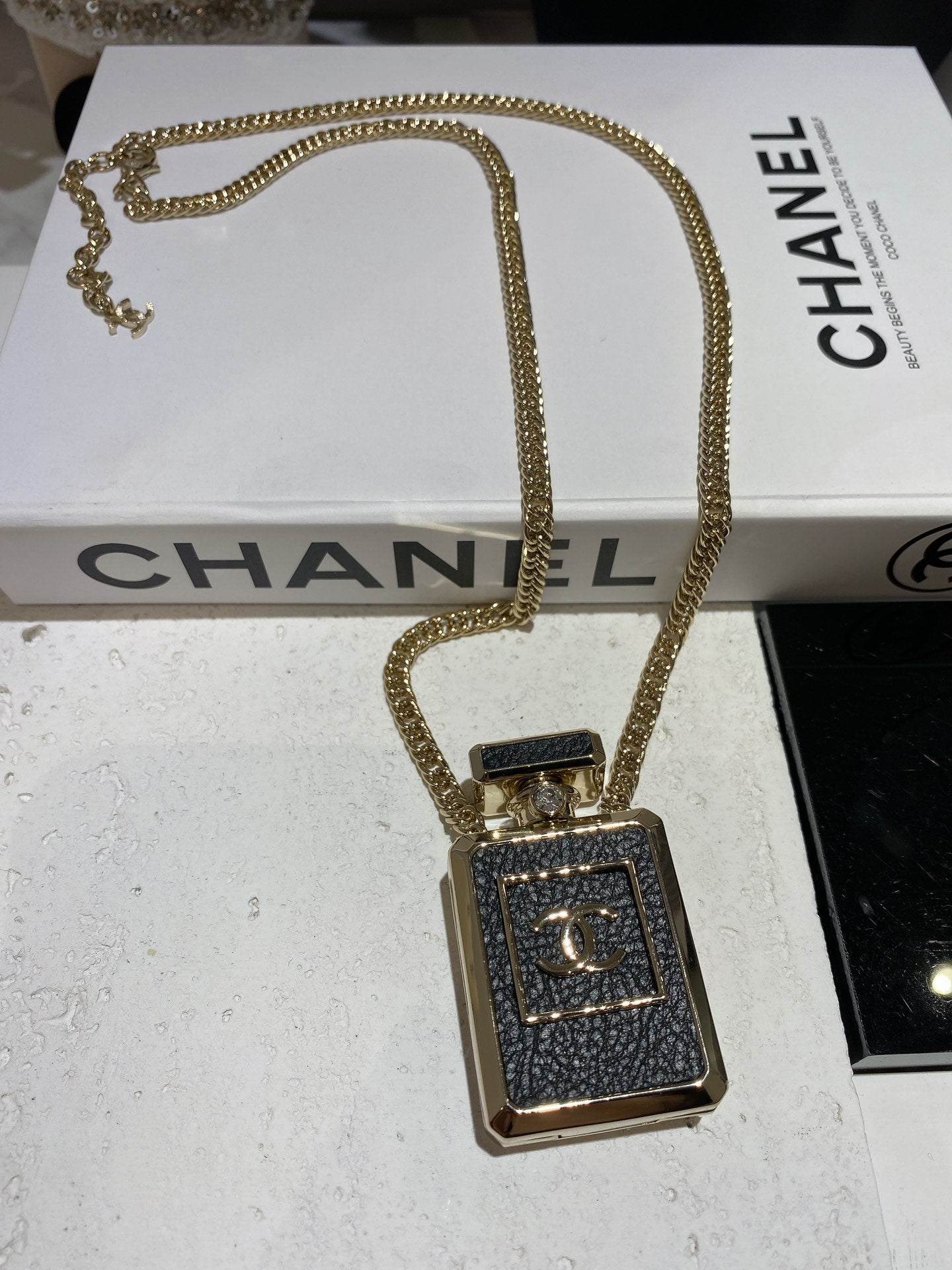 18K  Chanel No.5 Perfume Pendant Vintage Necklace