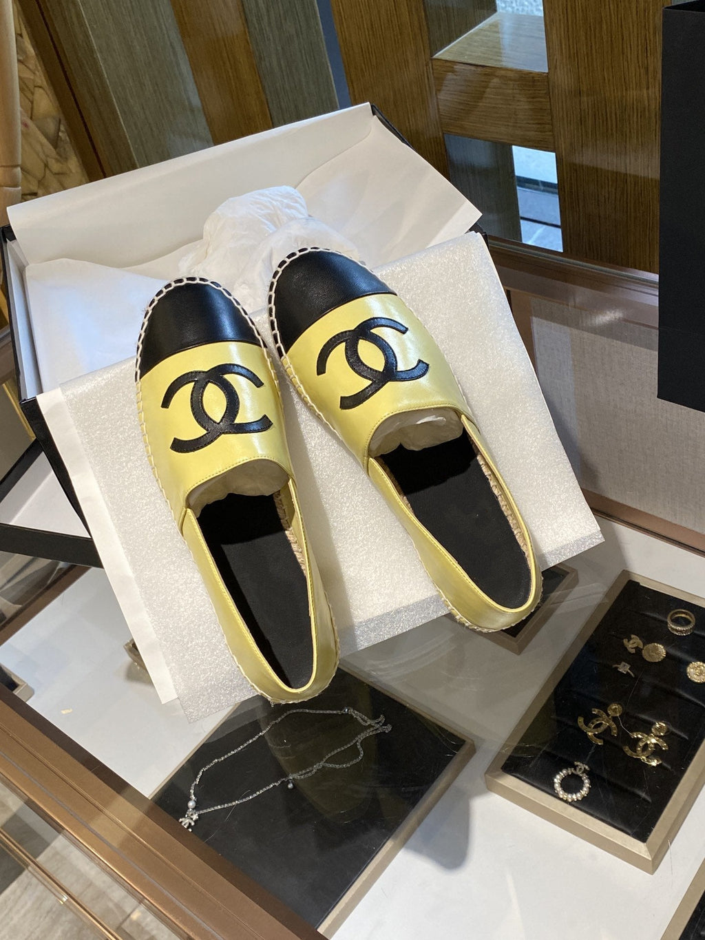 CHANEL ESPADRILLES YELLOW BLACK LAMBSKIN