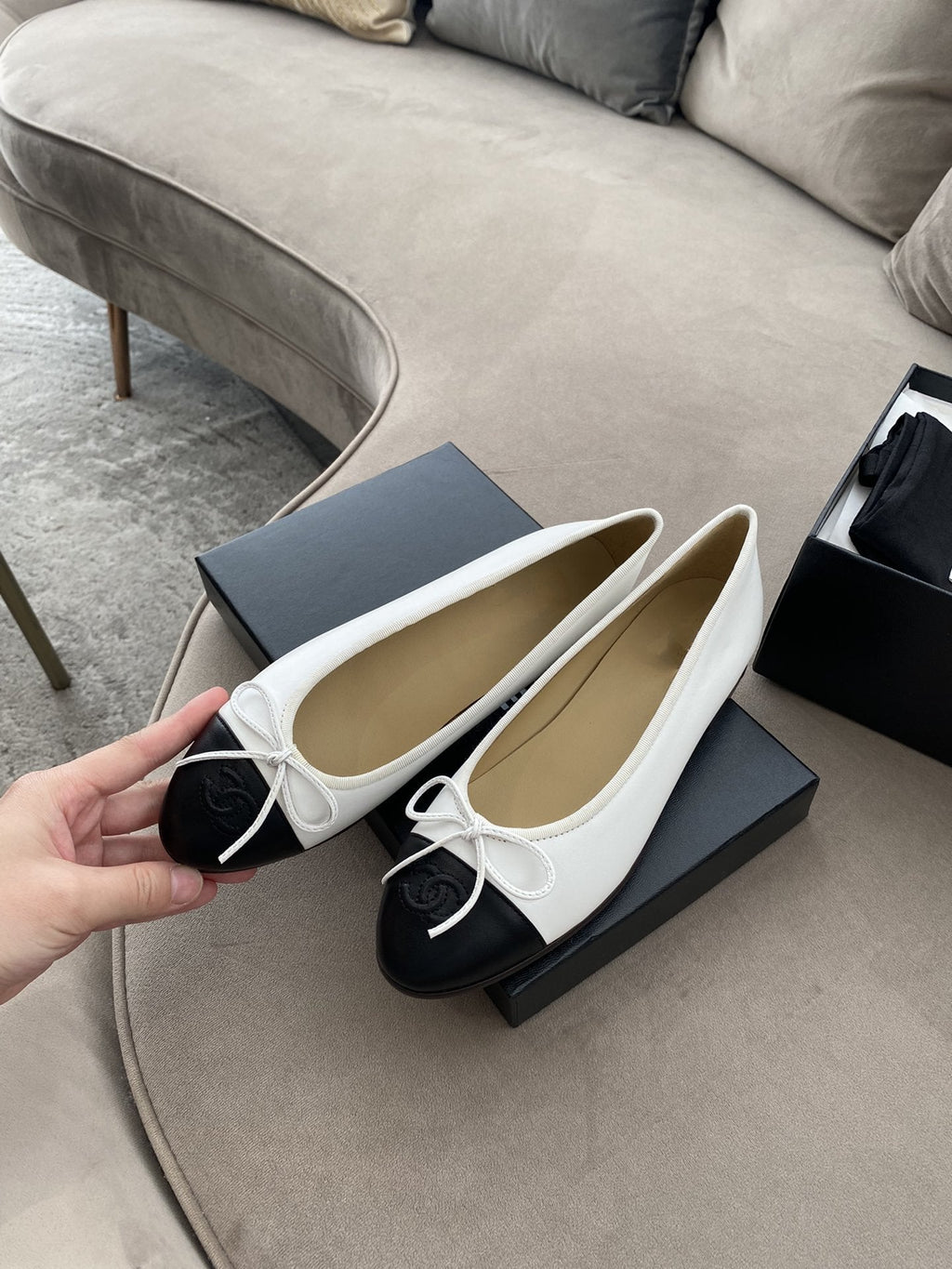 CHANEL BALLET FLATS WHITE BLACK LAMBSKIN