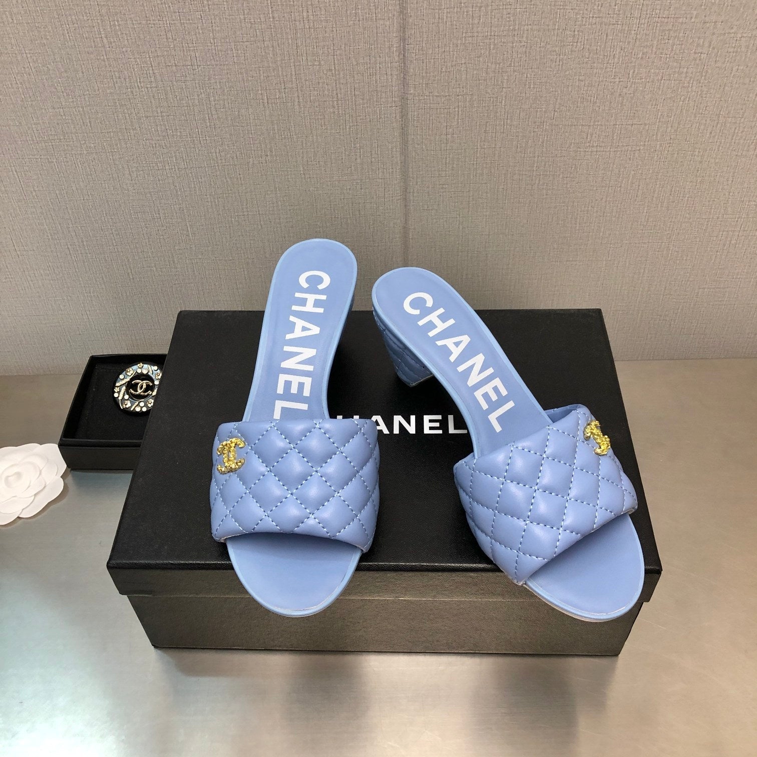 CHANEL DIAMOND-QUILTED 6 CM SANDALS IN CAROLINA BLUE LAMBSKIN