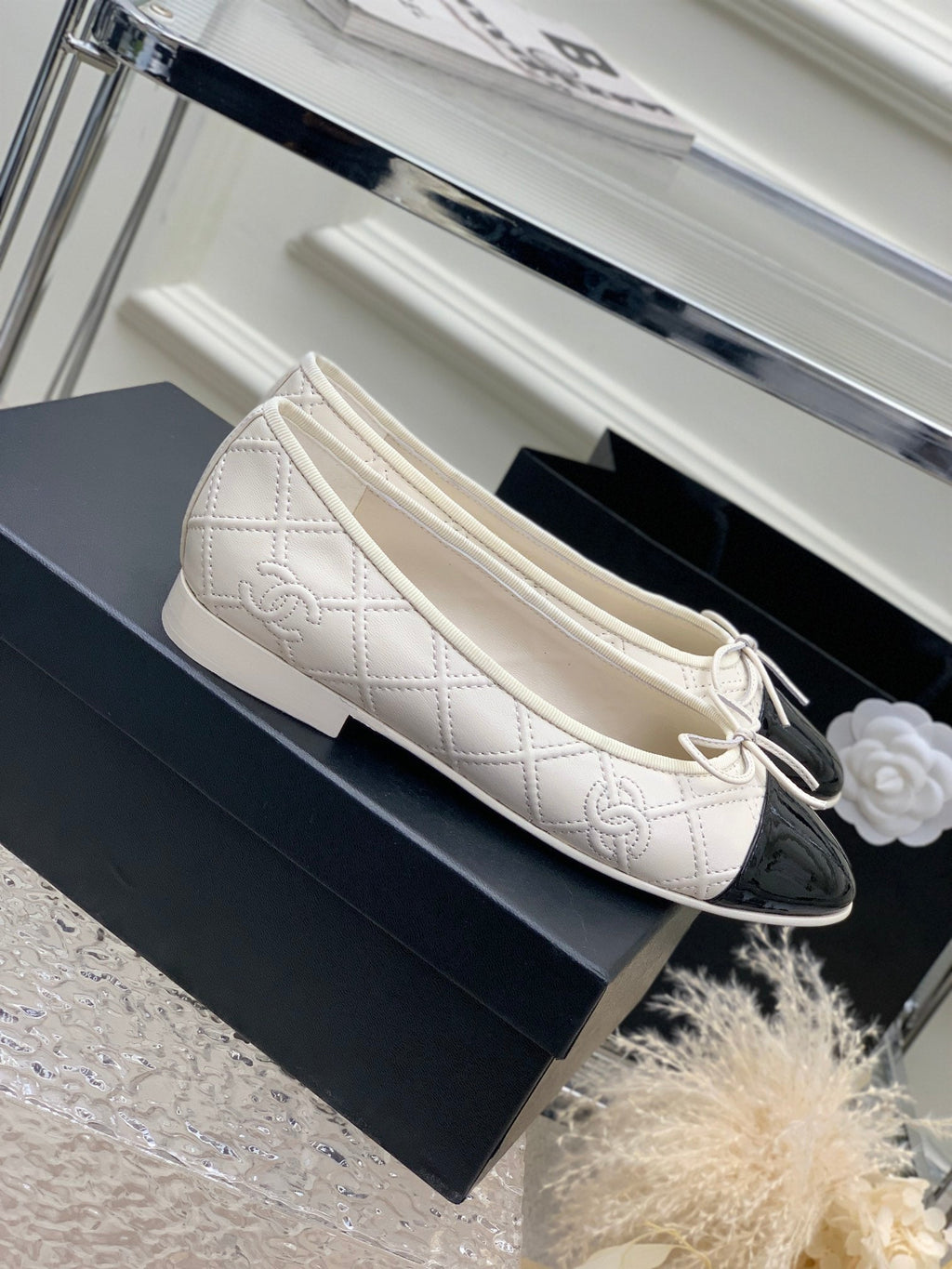 CHANEL BALLET FLAT GLOSSY BLACK MIX IVORY LAMBSKIN