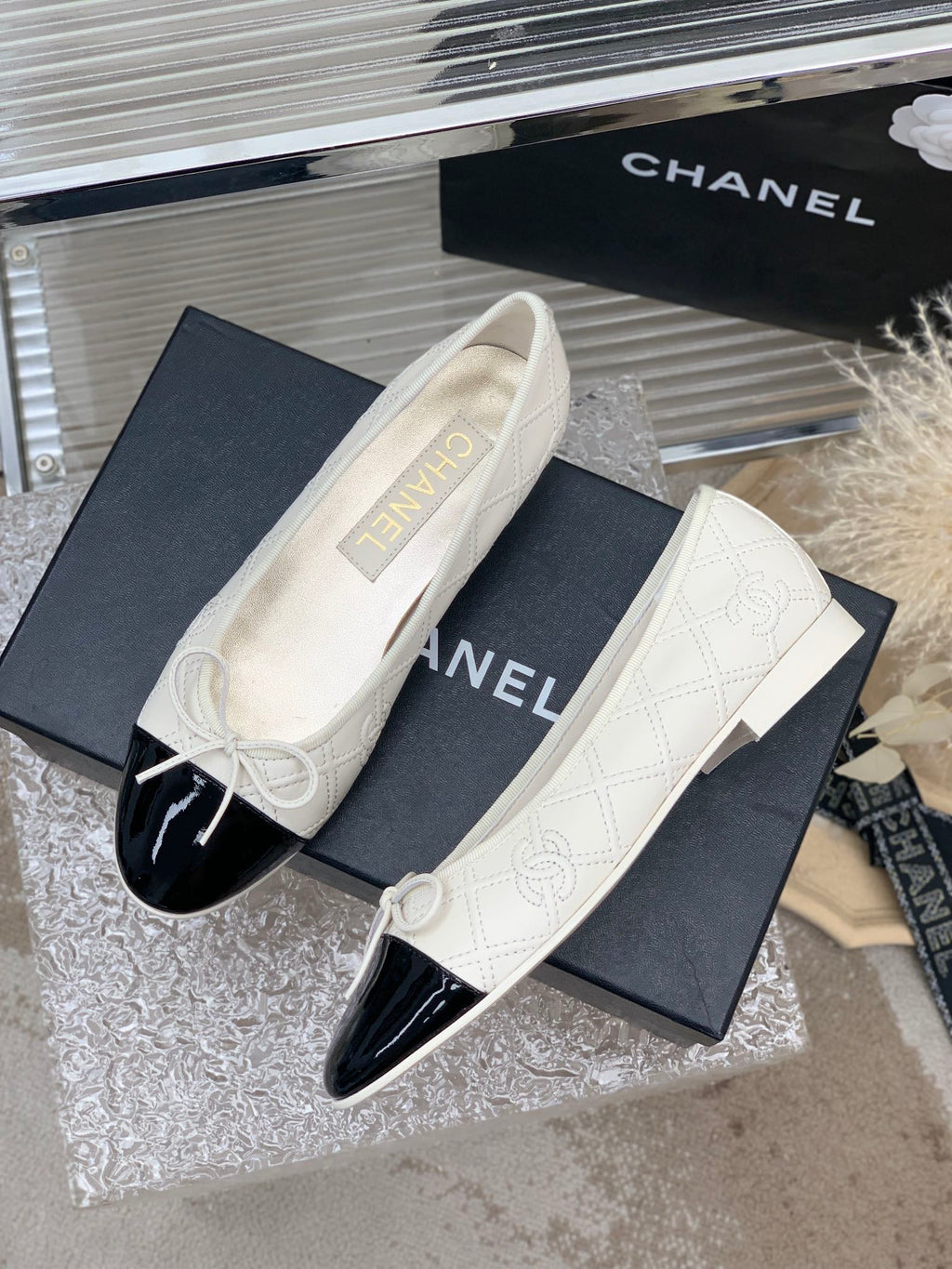 CHANEL BALLET FLAT GLOSSY BLACK MIX IVORY LAMBSKIN
