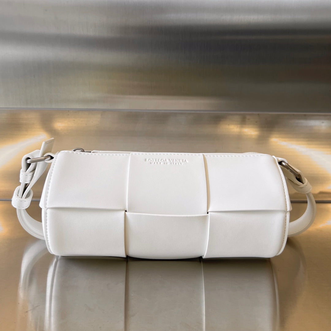 BOTTEGA VENETA SMALL CYLINDER CASSETTE 21 IN WHITE CALFSKIN