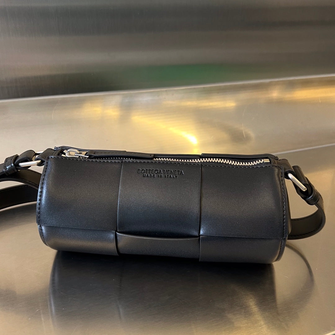BOTTEGA VENETA SMALL CYLINDER CASSETTE 21 IN BLACK CALFSKIN