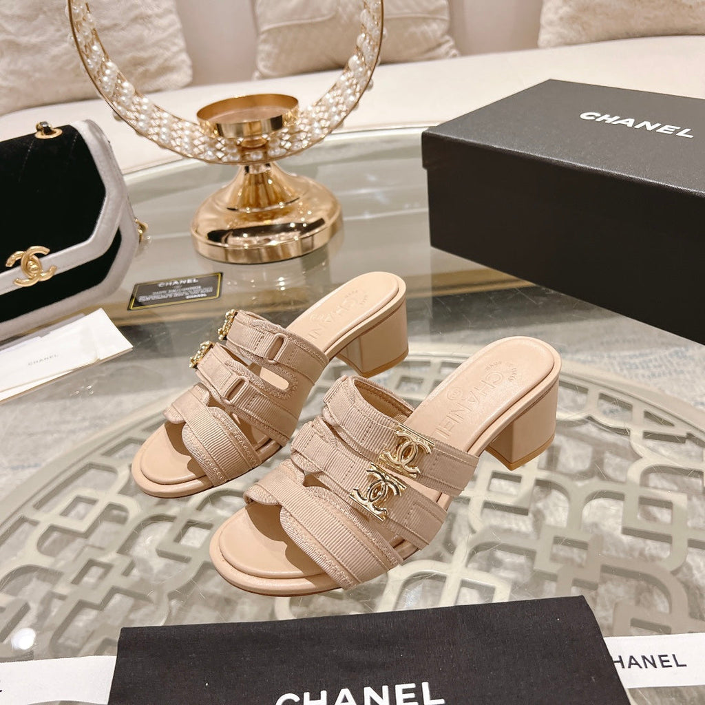 CHANEL Double C  Xiaoxiang Chain Fabric Head Chunky High Heel Cream Lambskin