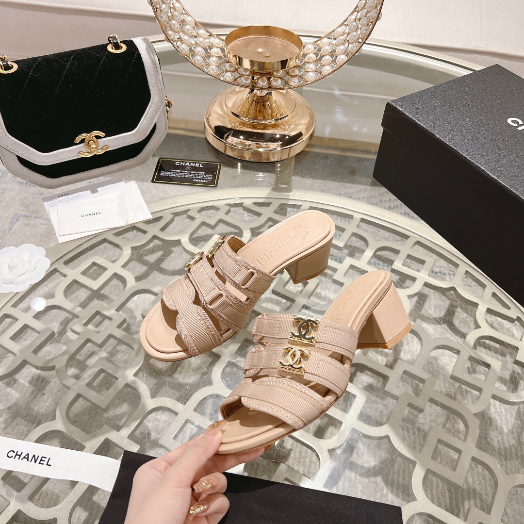 CHANEL Double C  Xiaoxiang Chain Fabric Head Chunky High Heel Cream Lambskin