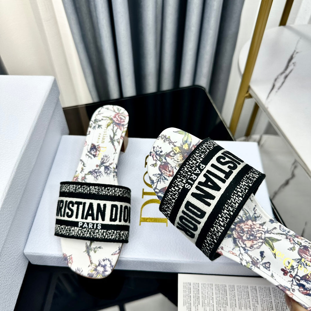 DIOR CD Mule Dway Heeled Slide 45mm Style 82
