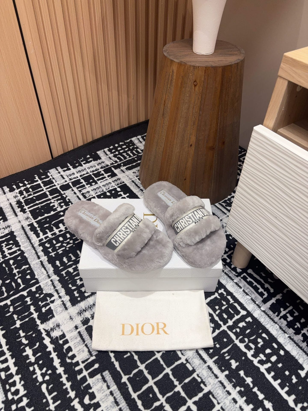 DIOR THICK-SOLE SLIPPERS IN PALE GRAY SHEARLING WITH EMBROIDERED LOGO