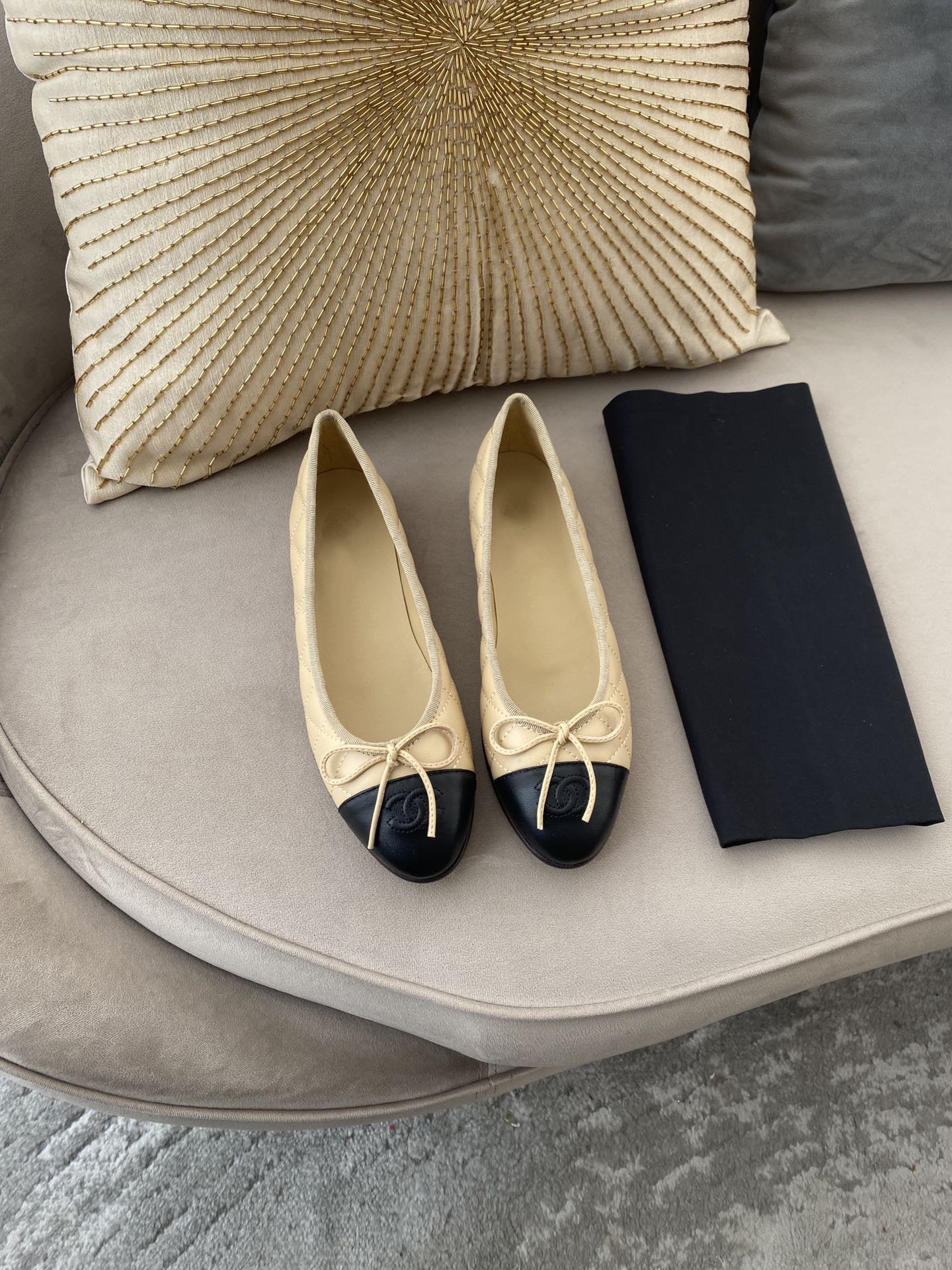 CHANEL BALLET FLATS BEIGE BLACK QUILTED LAMBSKIN