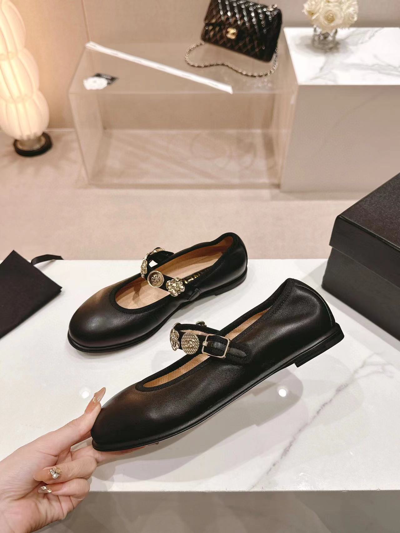 CHANEL MARY JANE BLACK LAMBSKIN 24