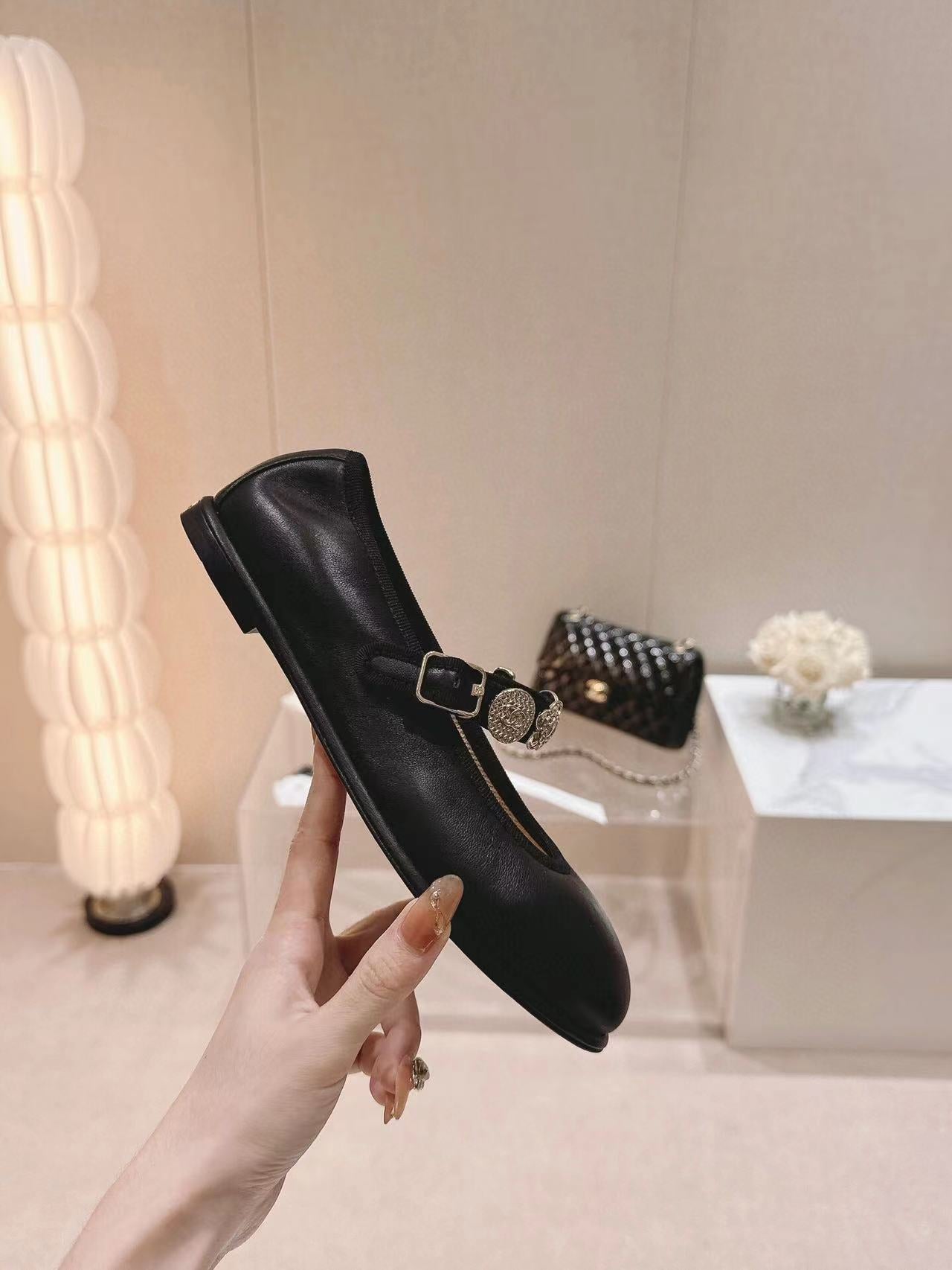 CHANEL MARY JANE BLACK LAMBSKIN 24
