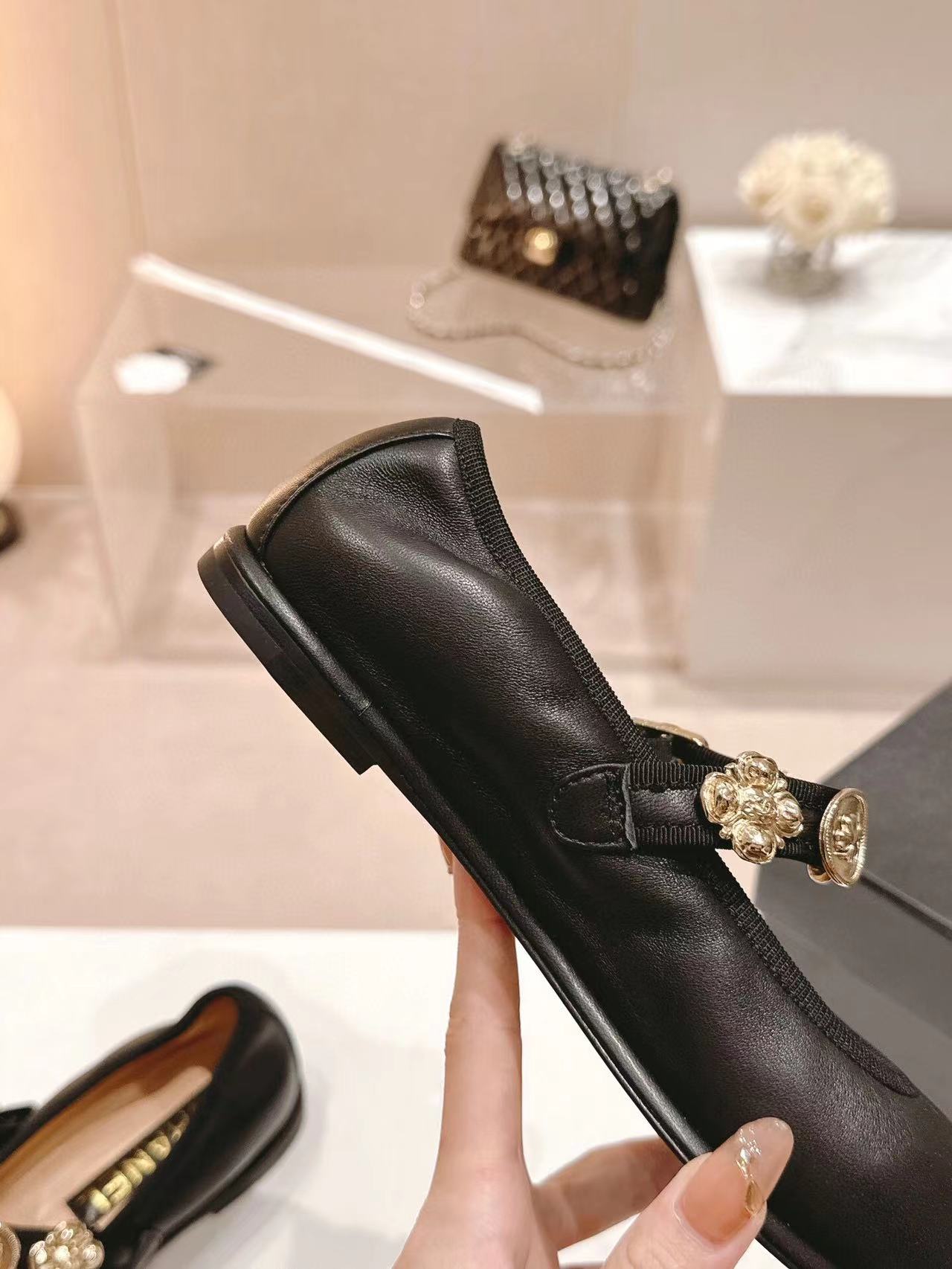CHANEL MARY JANE BLACK LAMBSKIN 24