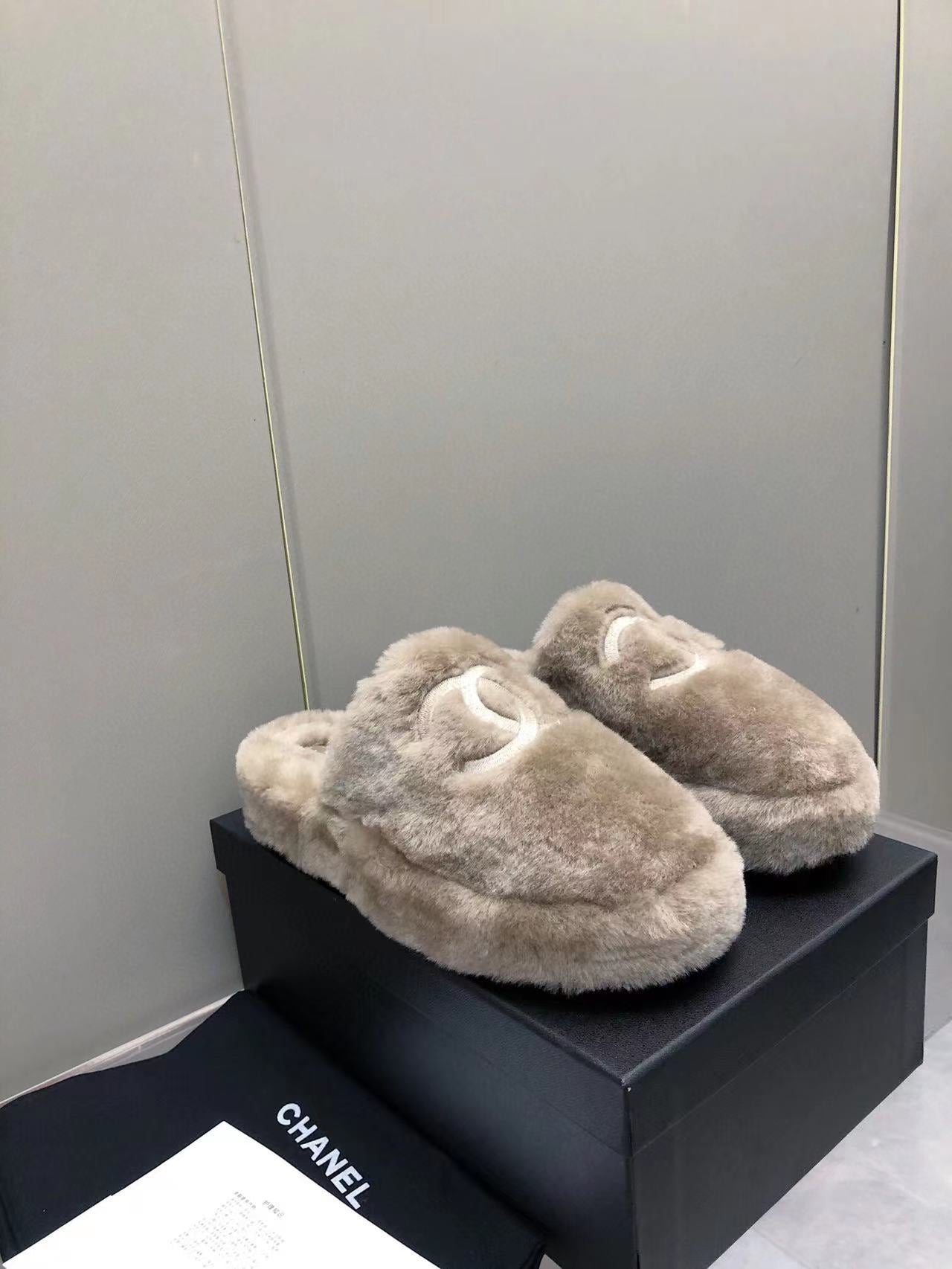 CHANEL Fluffy Slippers Slides Gray