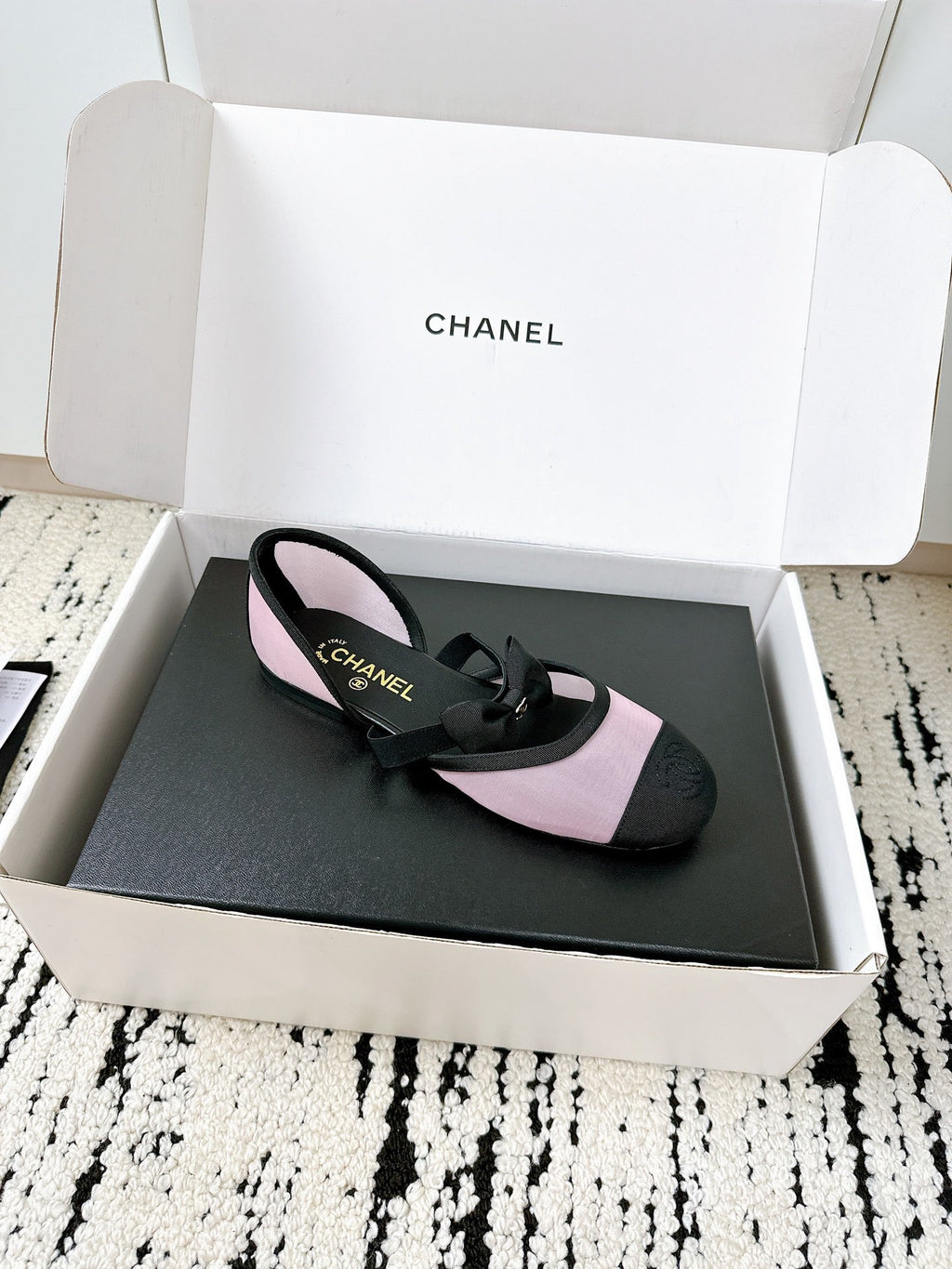 CHANEL BOW BALLET FLATS IN PINK AND BLACK FABRIC