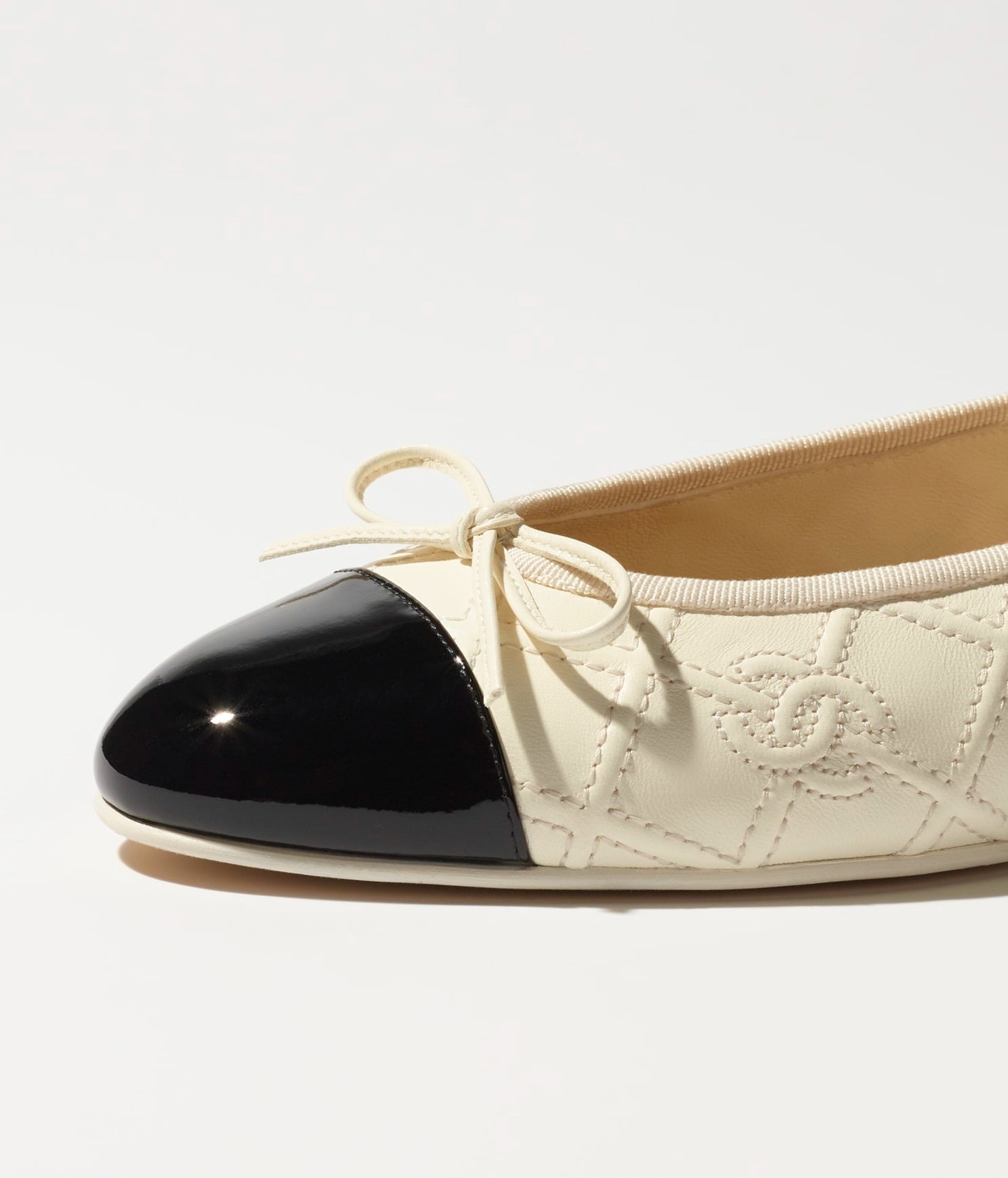 CHANEL BALLET FLATS IVORY BLACK LAMBSKIN