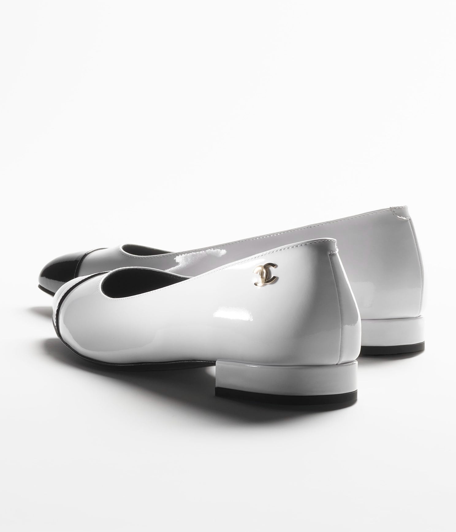 CHANEL BALLET FLATS WHITE BLACK PATENT CALFSKIN