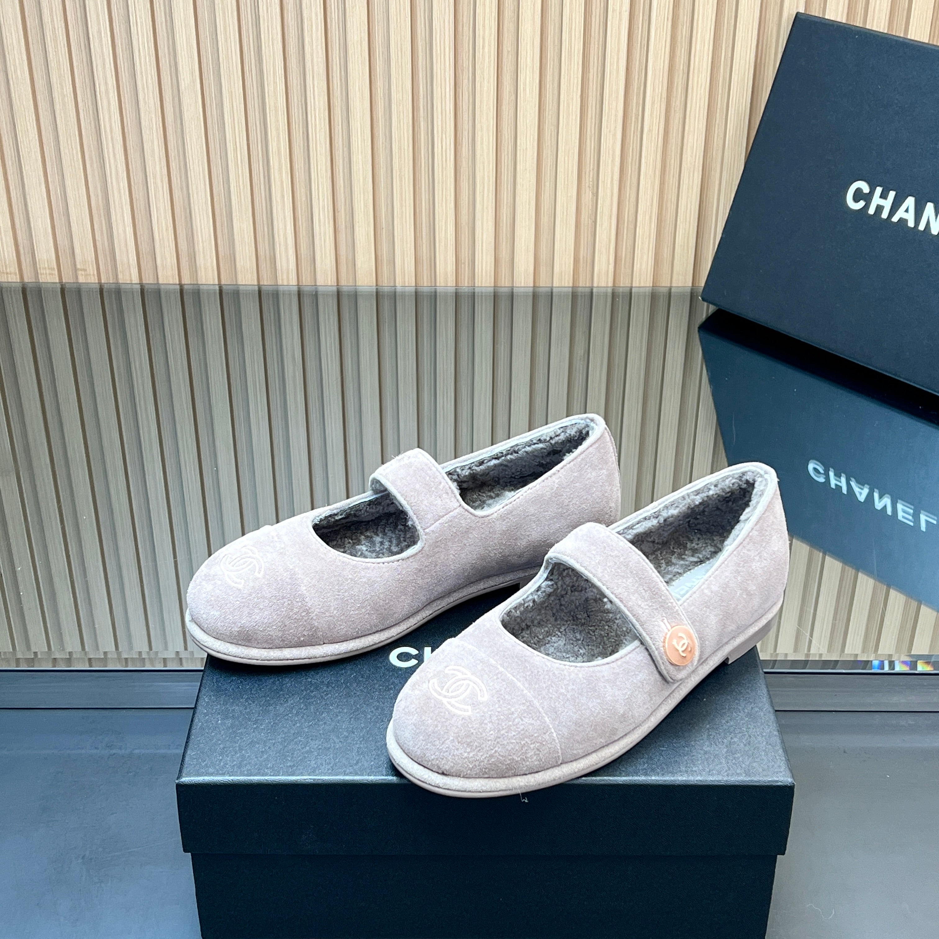 CHANEL 25S FURRY MARY JANE SHOES IN LIGHT PURPLE SUEDE