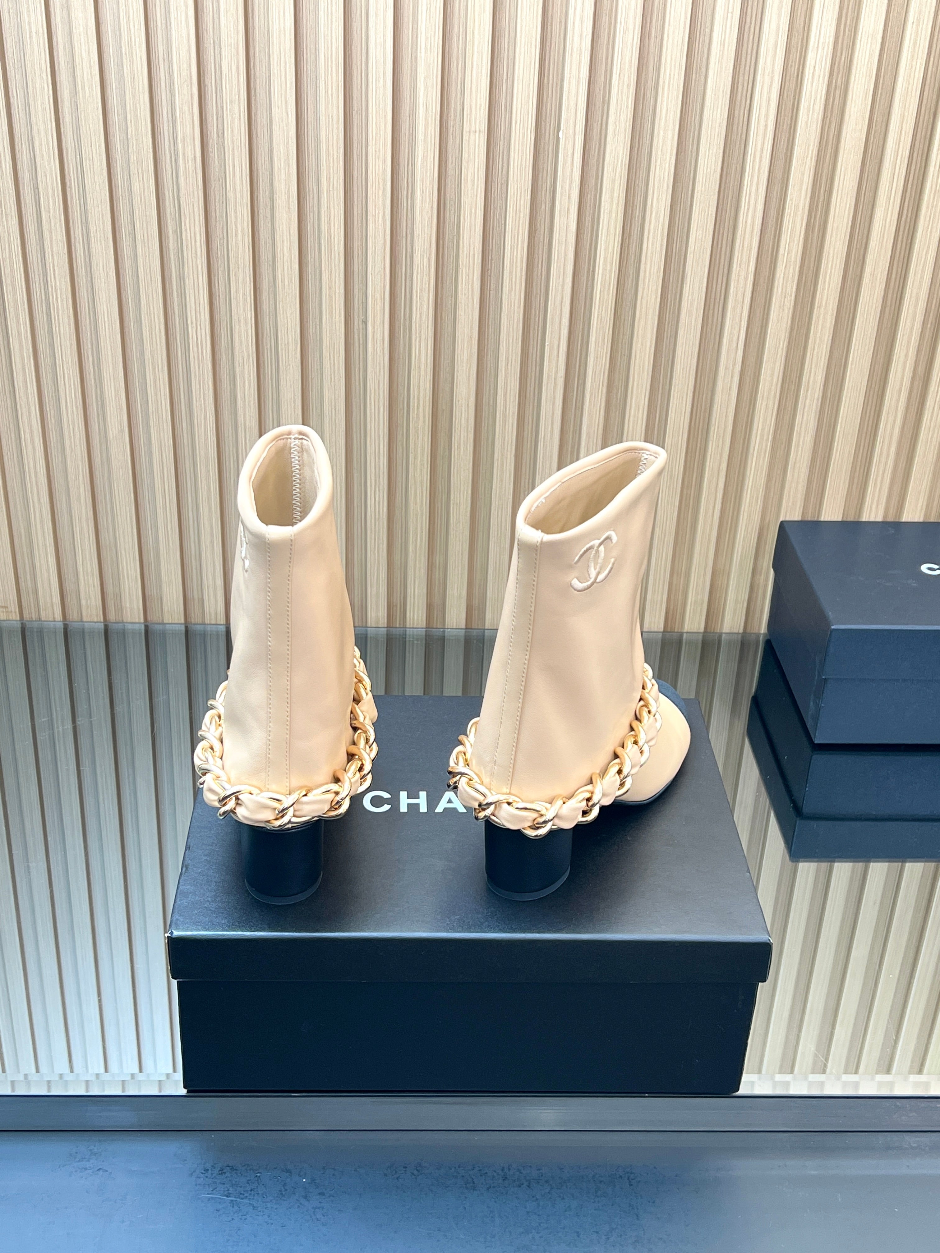 CHANEL 25S LOW BOOTS 65MM IN BEIGE CALFSKIN GOLD HARDWARE