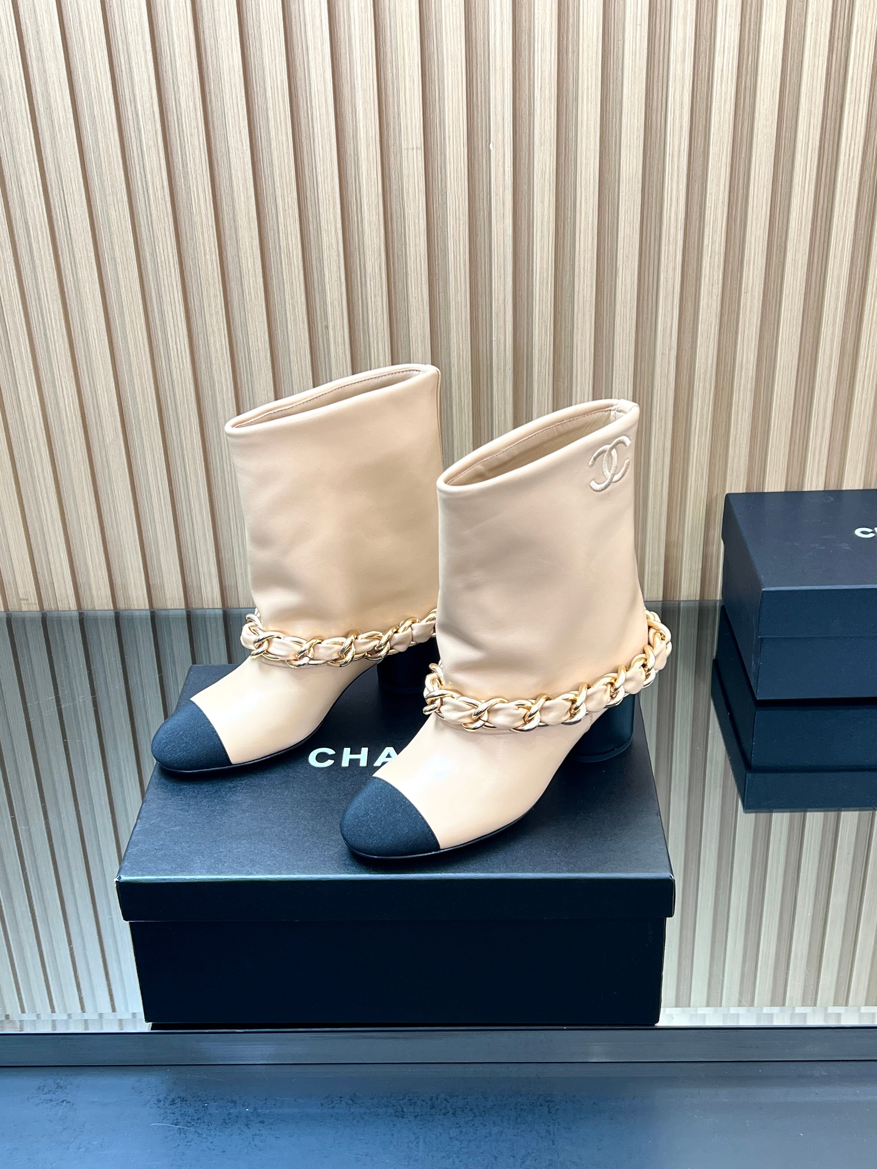 CHANEL 25S LOW BOOTS 65MM IN BEIGE CALFSKIN GOLD HARDWARE