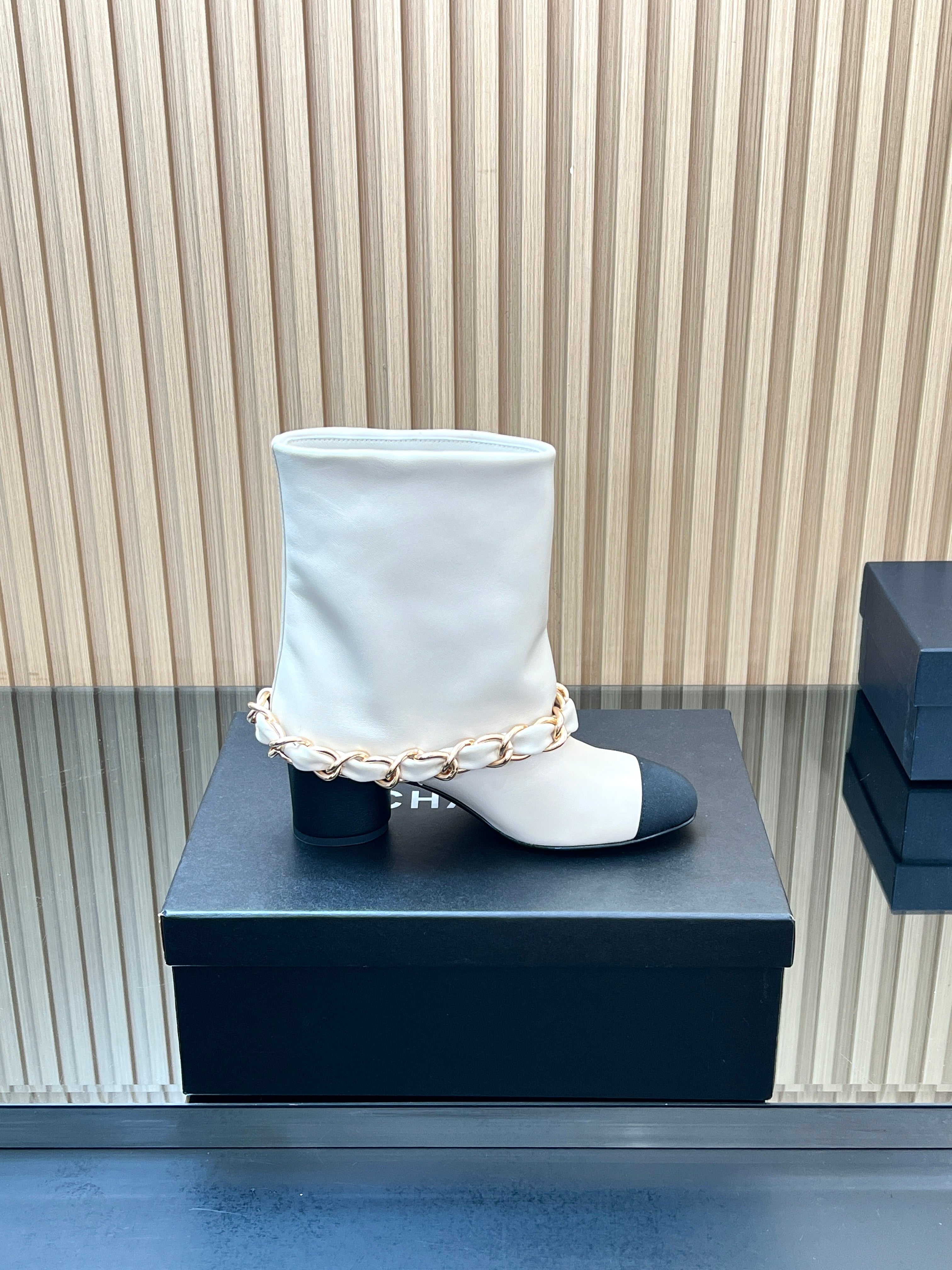 CHANEL 25S LOW BOOTS 65MM IN WHITE CALFSKIN GOLD HARDWARE