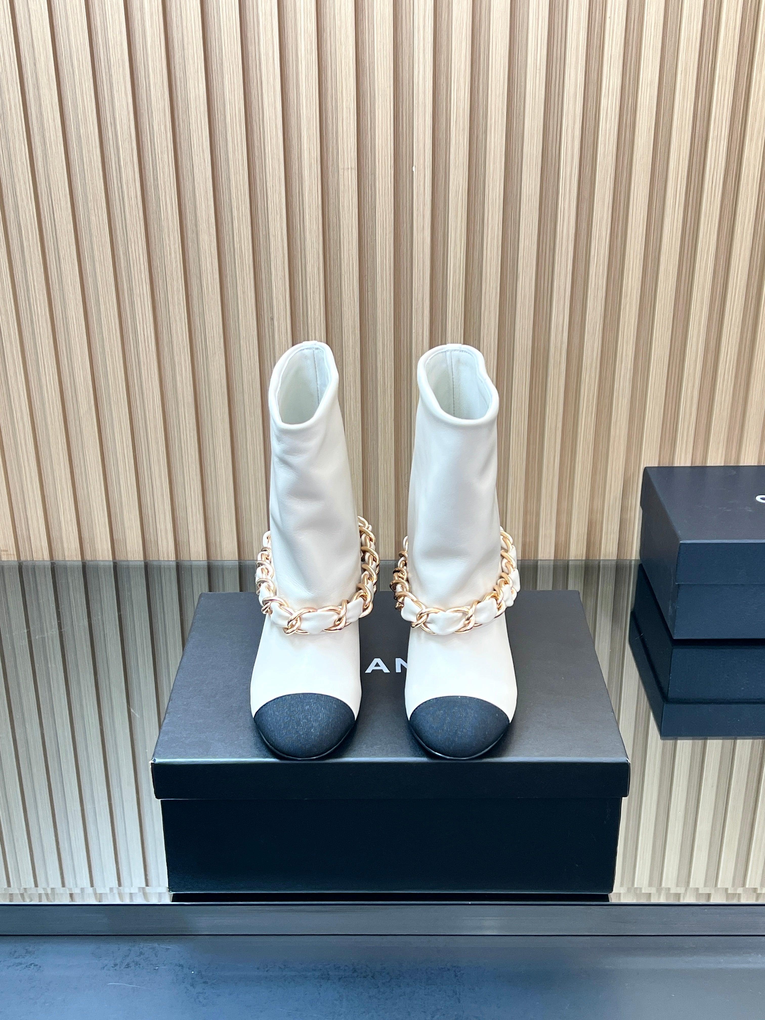 CHANEL 25S LOW BOOTS 65MM IN WHITE CALFSKIN GOLD HARDWARE