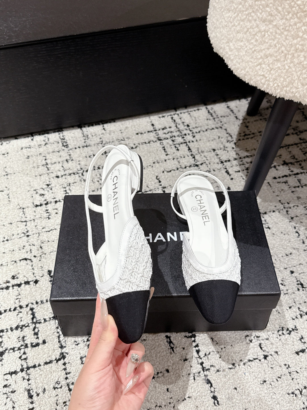CHANEL SLINGBACK 25S IN WHITE FABRIC AND BLACK CALFSKIN CANVAS