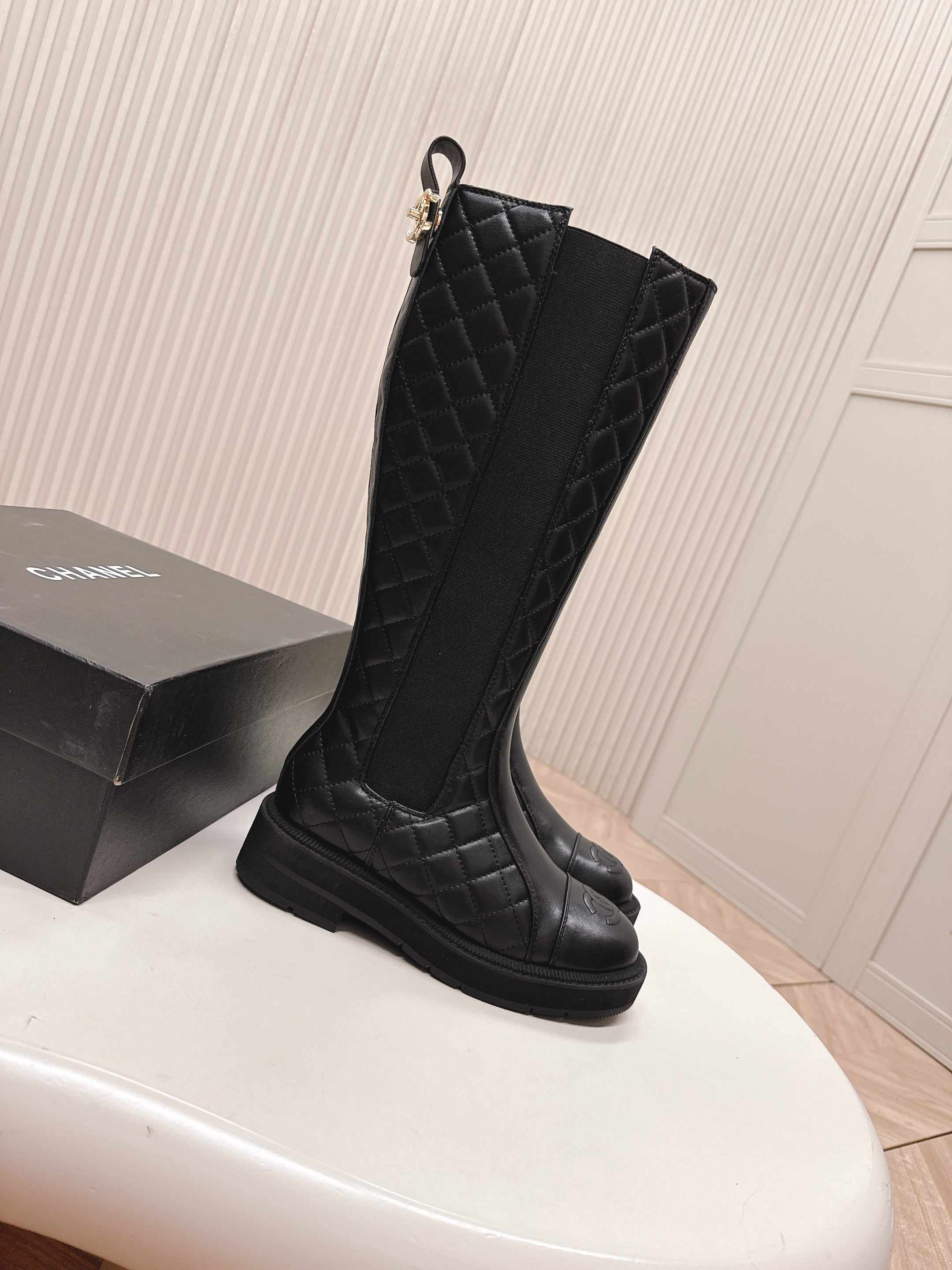 CHANEL KNEE-HIGH BOOTS 25S IN BLACK LAMBSKIN