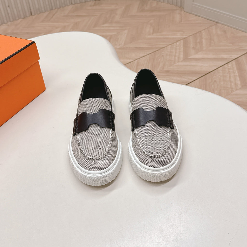 HERMES 25S SLIP-ON IN LIGHT GREY CANVAS AND BLACK LAMBSKIN