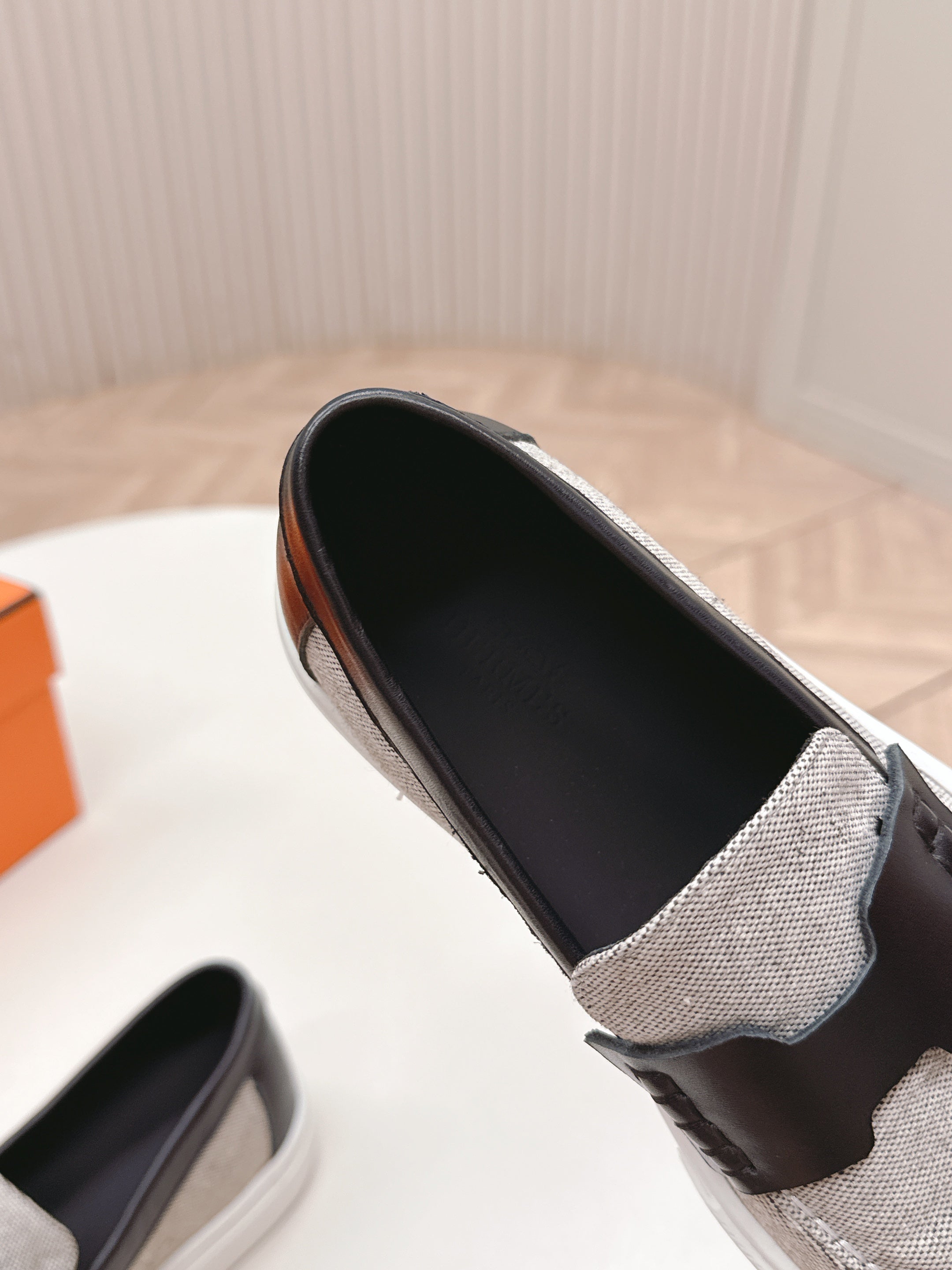 HERMES 25S SLIP-ON IN LIGHT GREY CANVAS AND BLACK LAMBSKIN