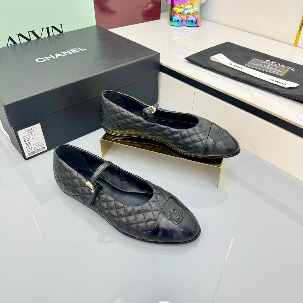 CHANEL MARY JANE FLAT 25S IN BLACK LAMBSKIN EMBOSSED LOGO