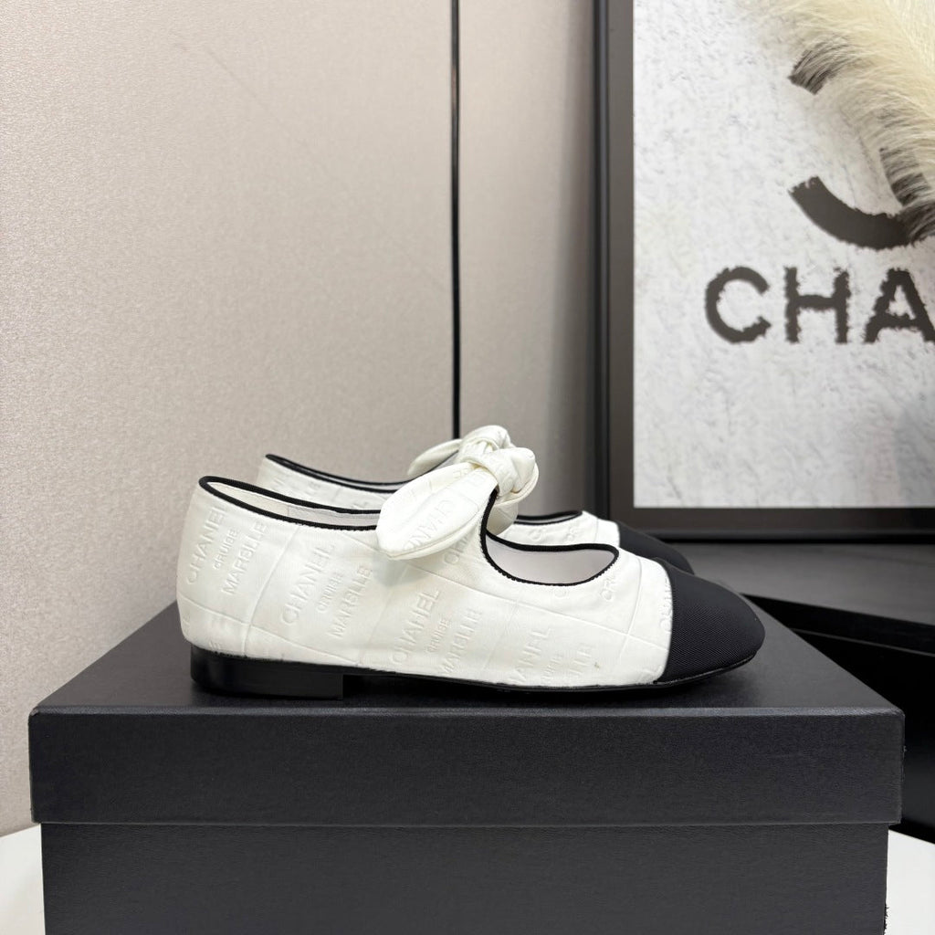 CHANEL BALLET FLATS 25S IN WHITE AND BLACK FABRIC WITH BOW