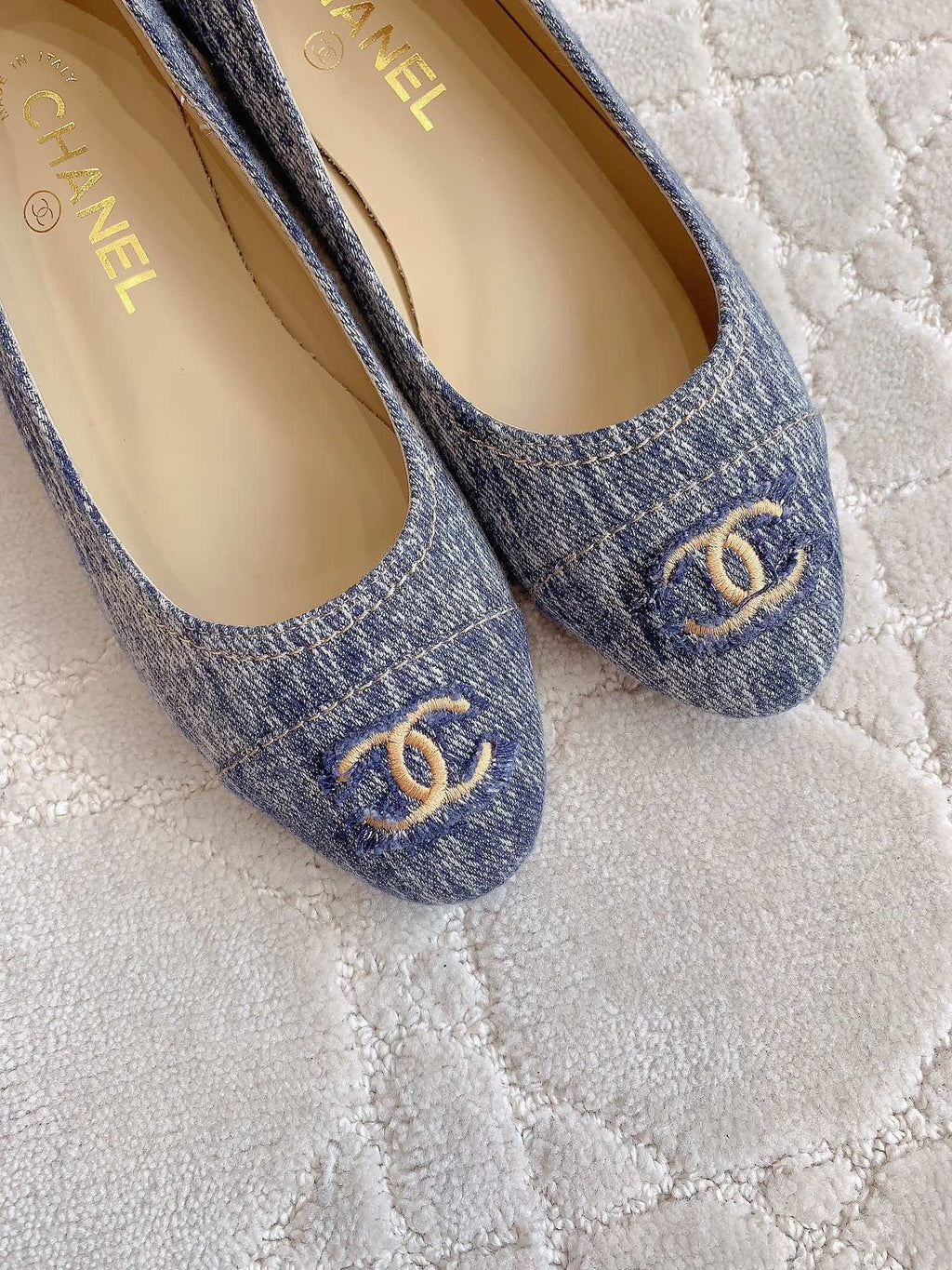 CHANEL BALLET FLATS IN PIGEON BLUE DENIM