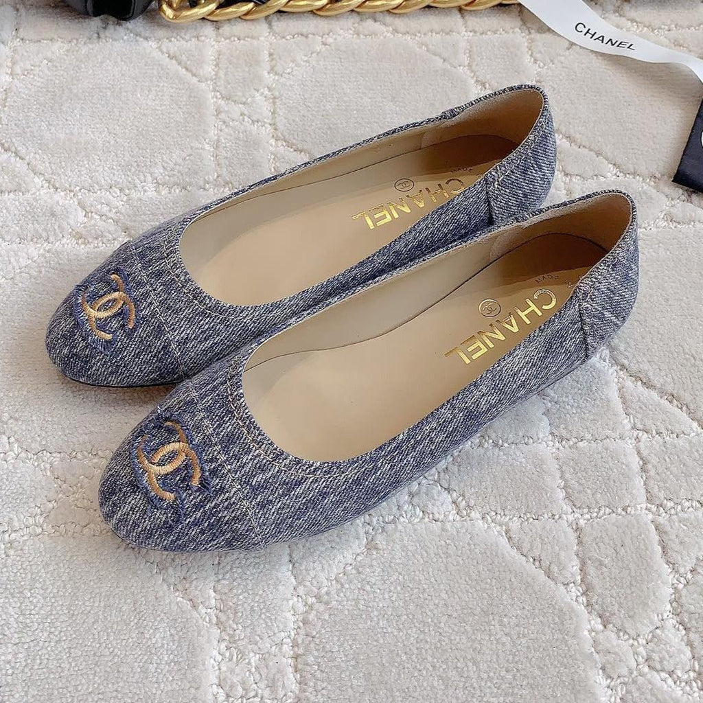 CHANEL BALLET FLATS IN PIGEON BLUE DENIM