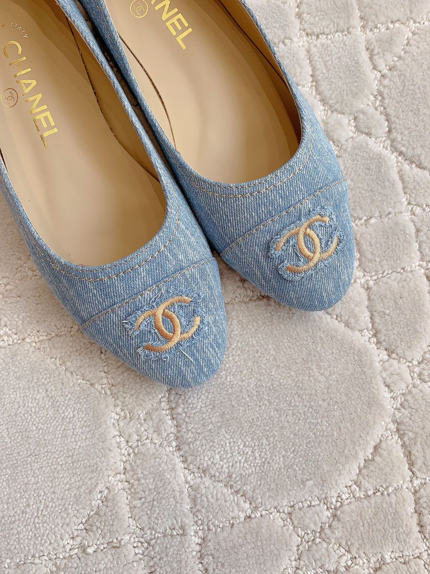 CHANEL BALLET FLATS IN LIGHT BLUE DENIM
