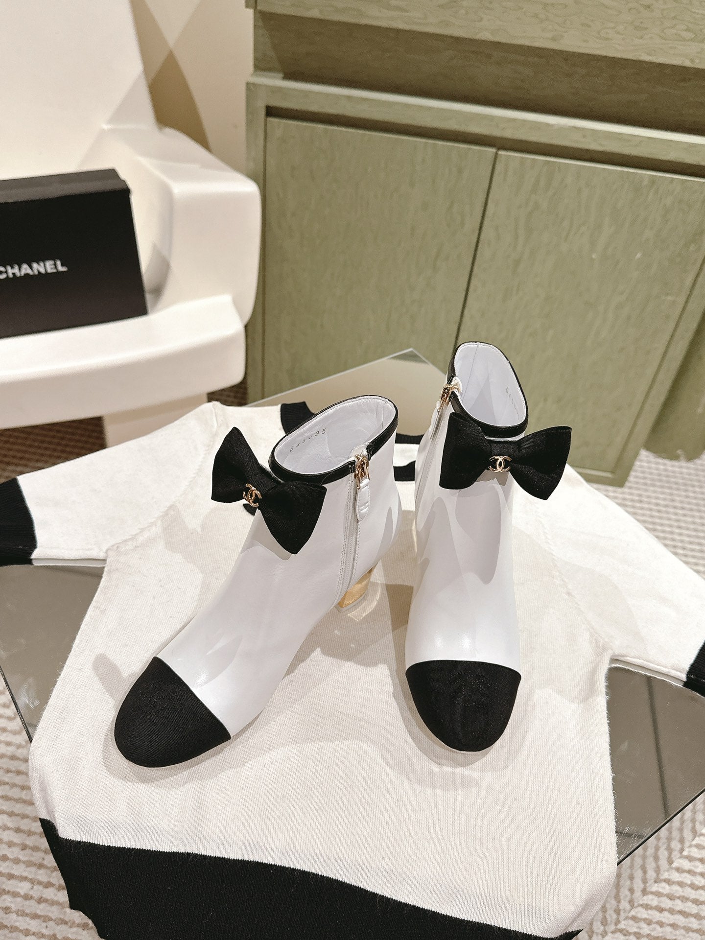 CHANEL SHORT BOOST WHITE PURE LAMBSKIN