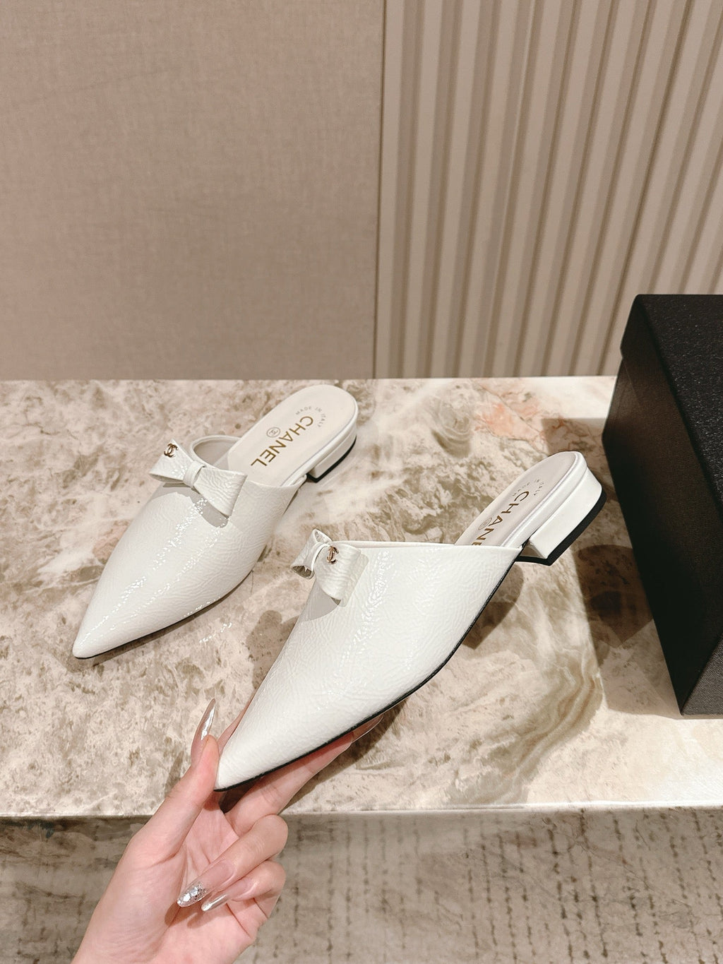 CHANEL FLAT MULES 25S IN WHITE PATENT LEATHER