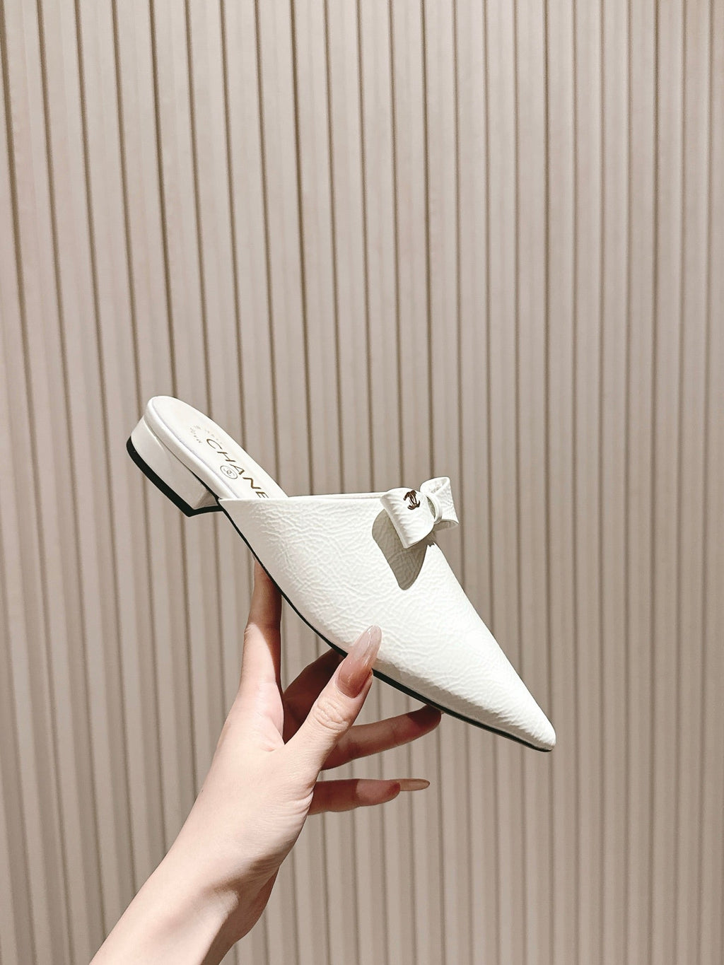 CHANEL FLAT MULES 25S IN WHITE PATENT LEATHER