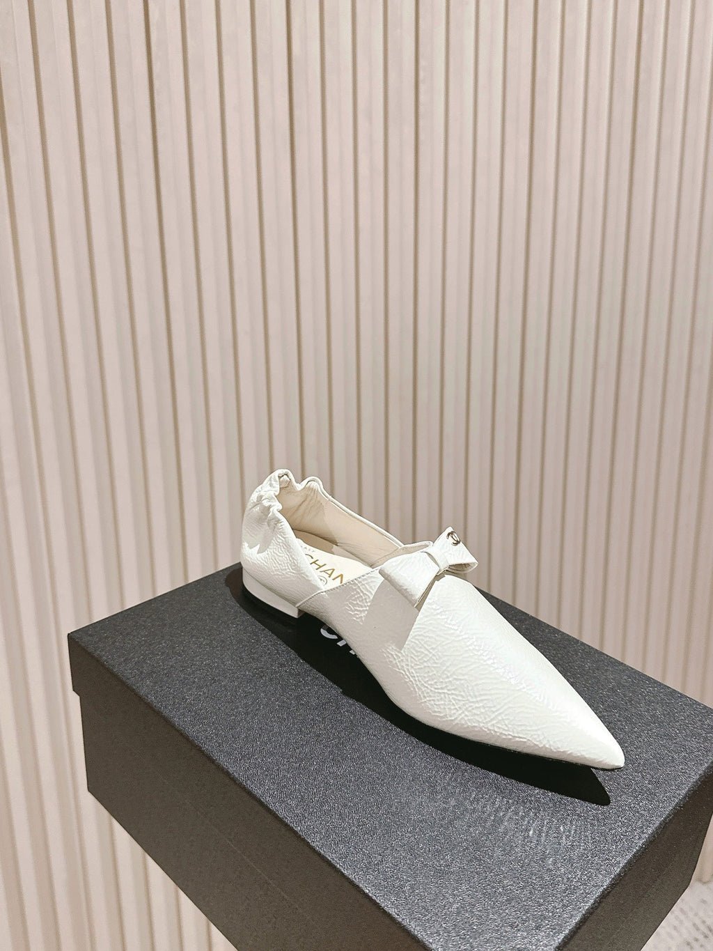 CHANEL FLATS 25S IN WHITE PATENT LEATHER