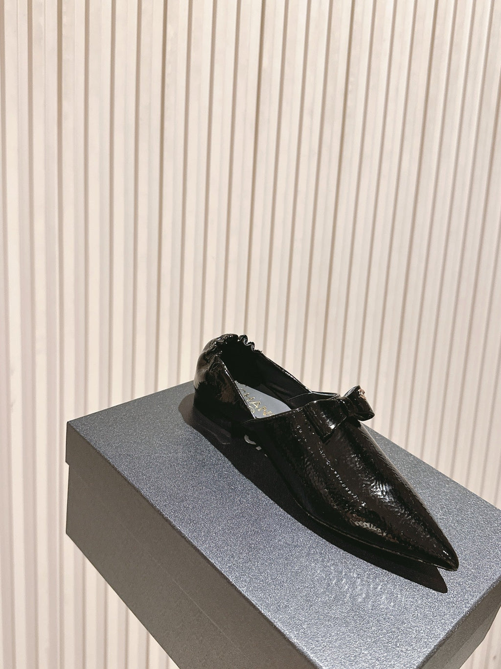 CHANEL FLATS 25S IN BLACK PATENT LEATHER