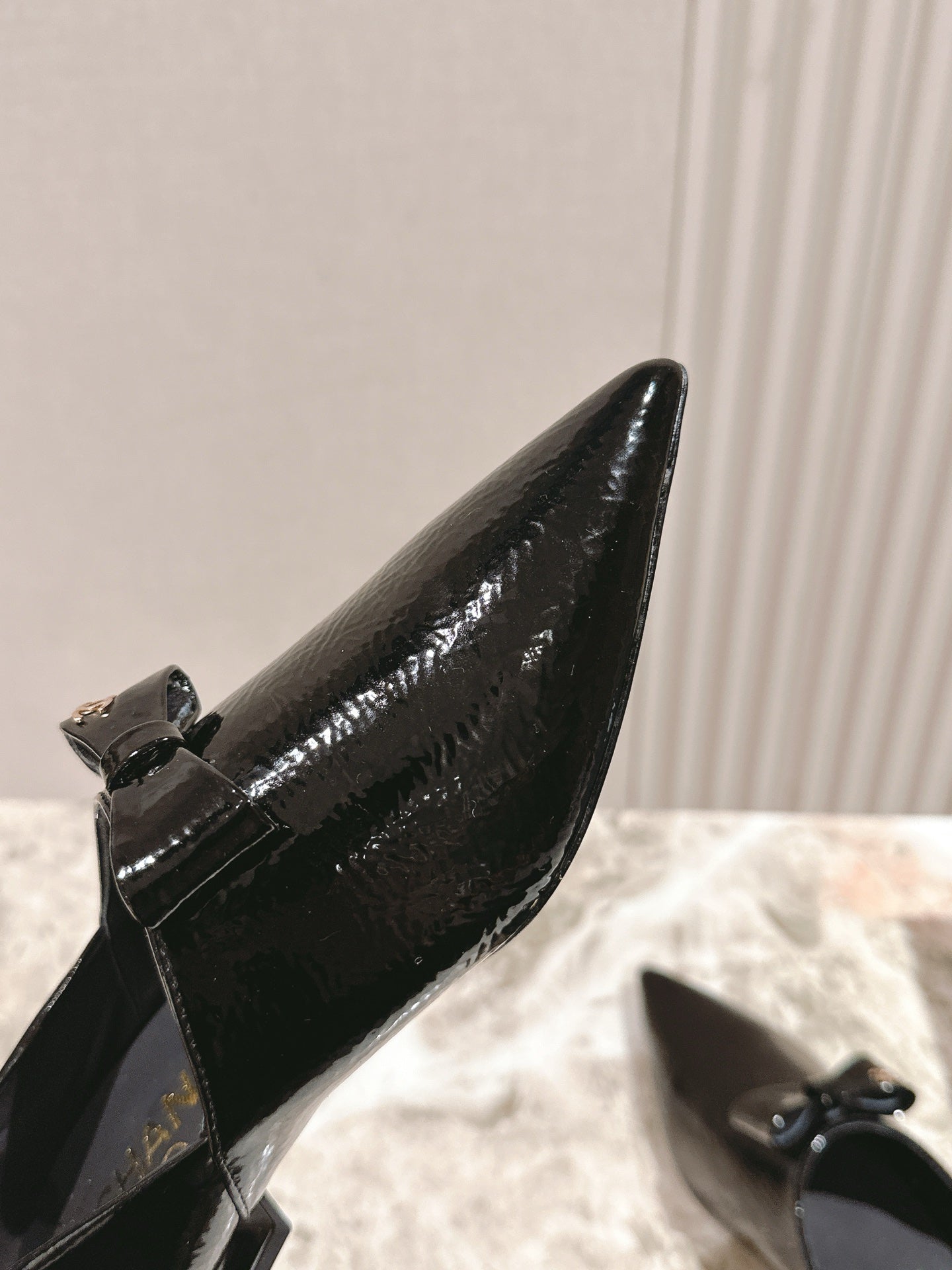 CHANEL FLATS 25S IN BLACK PATENT LEATHER