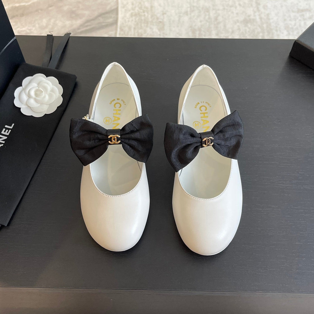 CHANEL BALLET FLAT WHITE LAMBSKIN WITH BLACK BOW