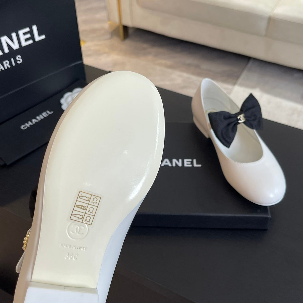 CHANEL BALLET FLAT WHITE LAMBSKIN WITH BLACK BOW