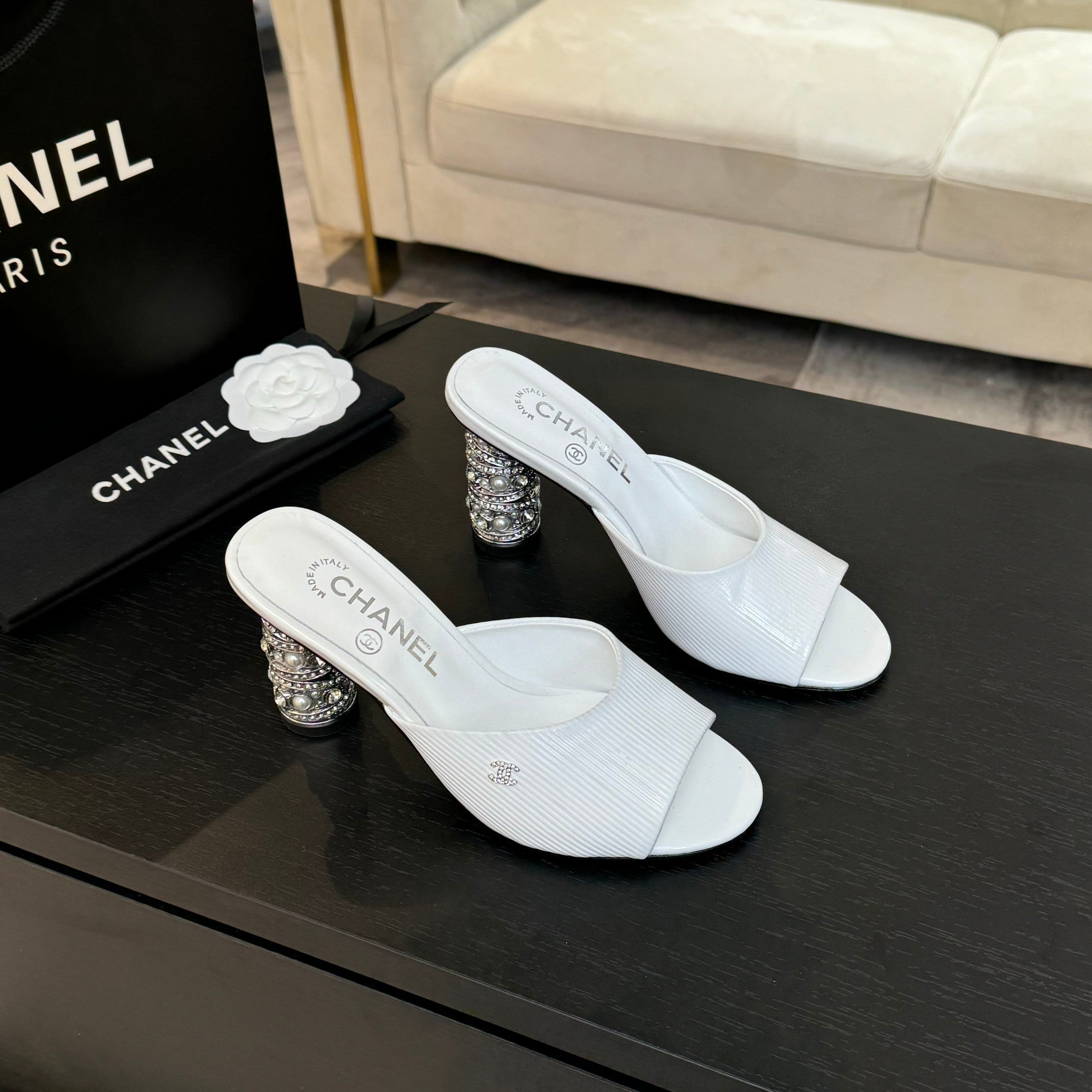 CHANEL T-STRAP PEARL HEEL 85 MM SANDALS IN WHITE LAMBSKIN MULE