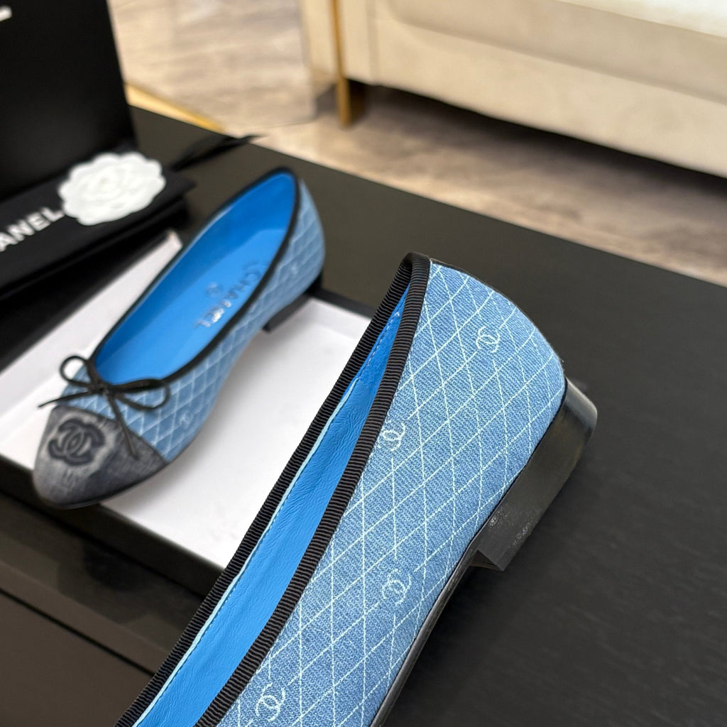 CHANEL BALLET FLATS IN LIGHT BLUE MIX BLACK MONOGRAM DENIM