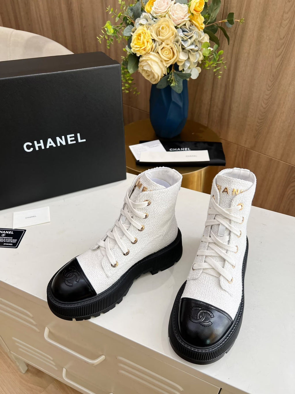 CHANEL SHORT BOOTS IN WHITE TWEED AND BLACK CALFSKIN