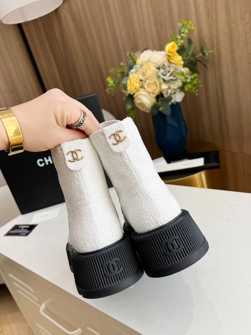 CHANEL SHORT BOOTS IN WHITE TWEED AND BLACK CALFSKIN