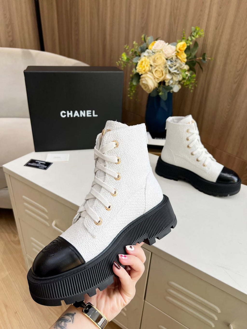 CHANEL SHORT BOOTS IN WHITE TWEED AND BLACK CALFSKIN