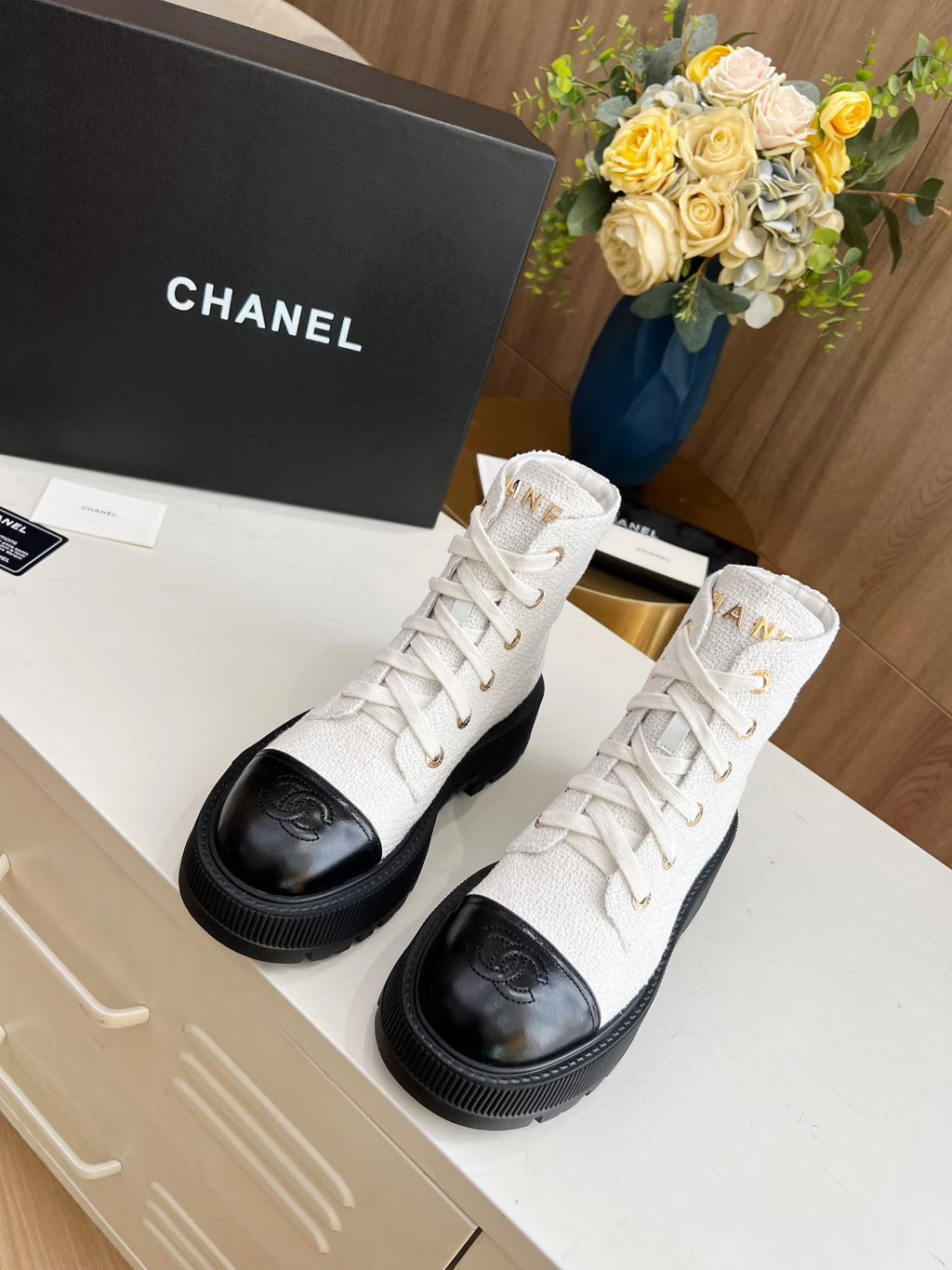 CHANEL SHORT BOOTS IN WHITE TWEED AND BLACK CALFSKIN