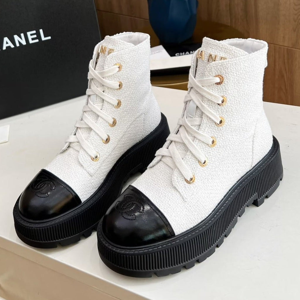 CHANEL SHORT BOOTS IN WHITE TWEED AND BLACK CALFSKIN