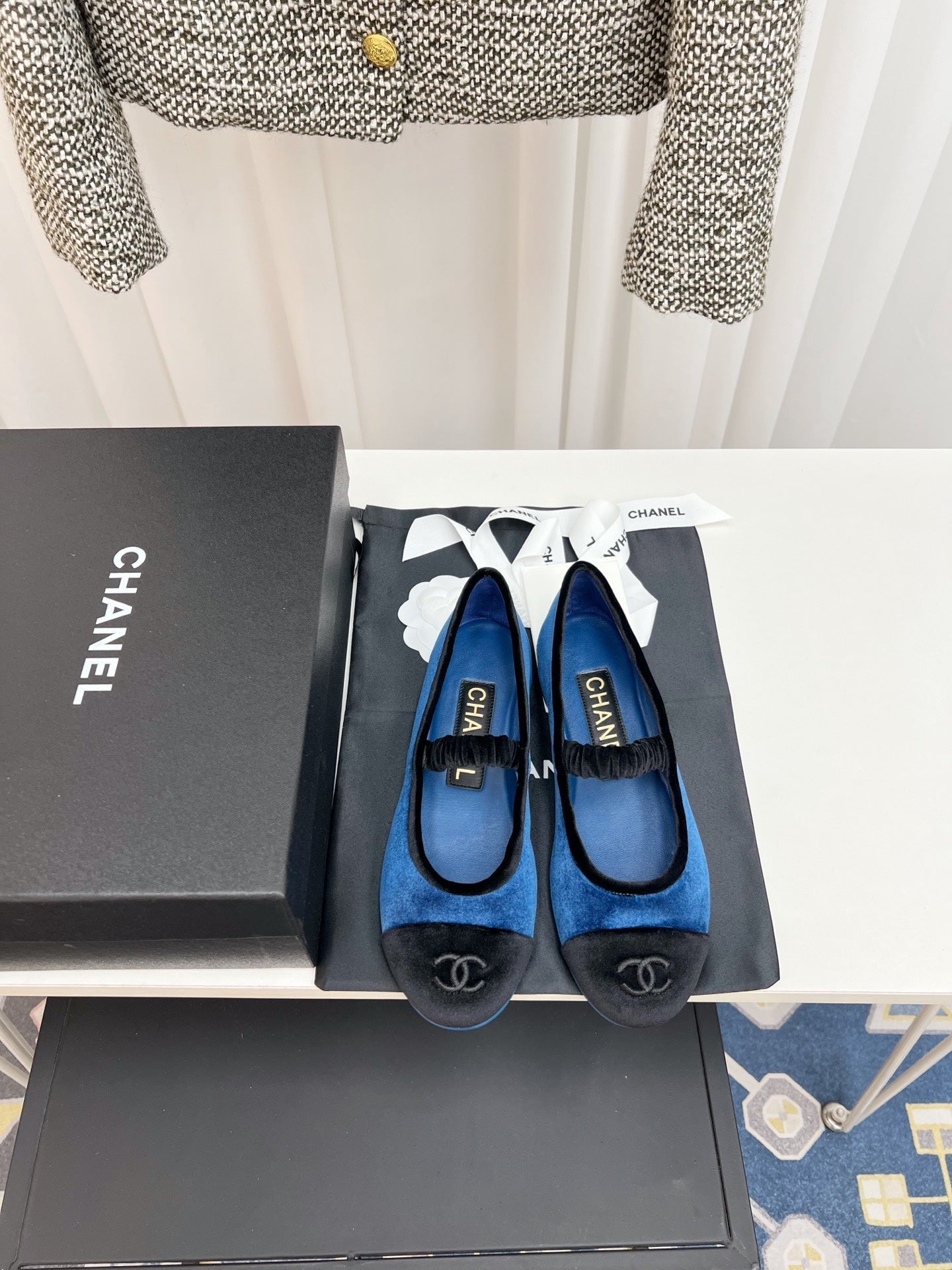 CHANEL MARY JANE FLAT IN COBALT BLUE AND BLACK VELVET